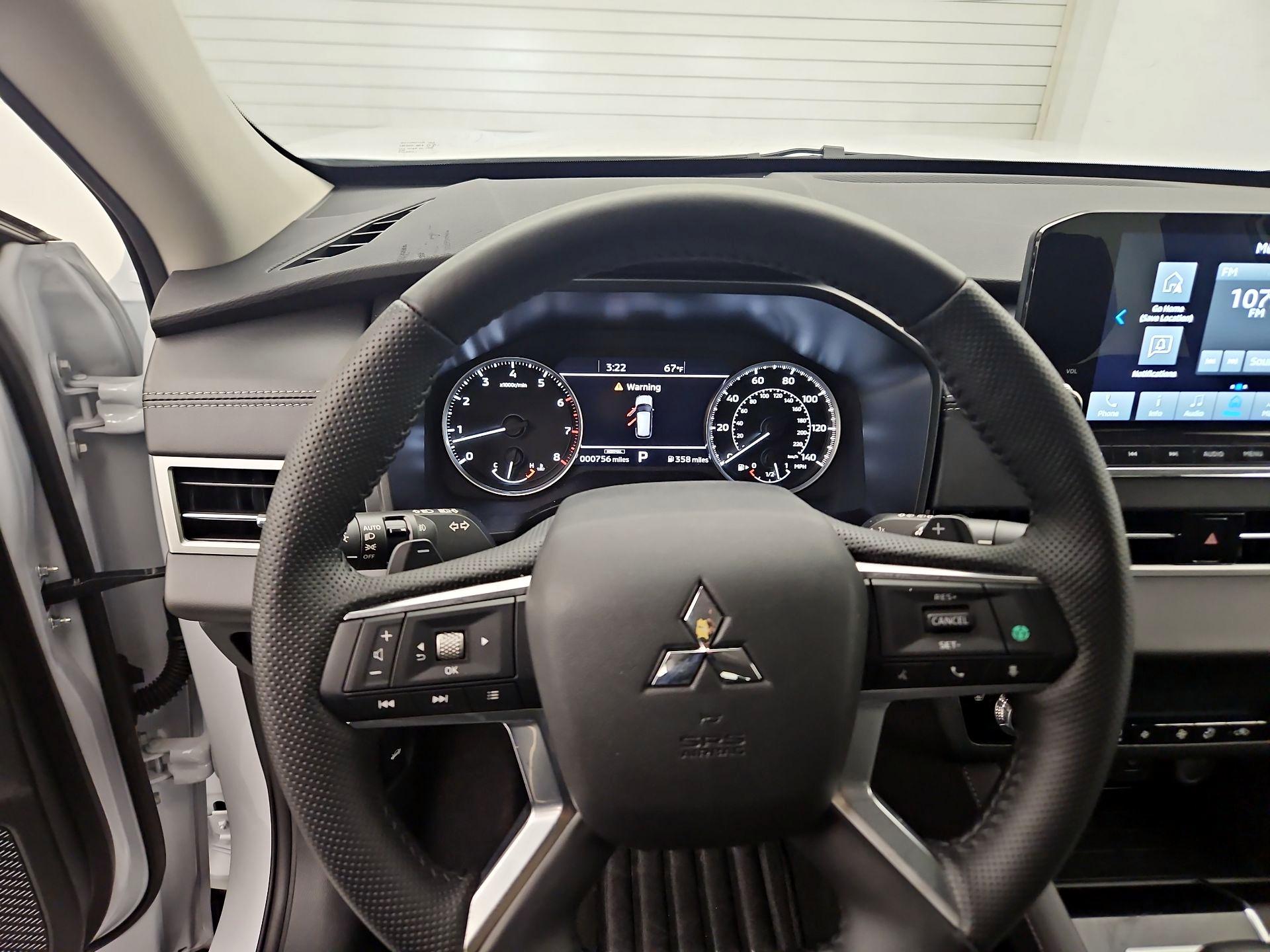Thumbnail: 2024 Mitsubishi Outlander - 10