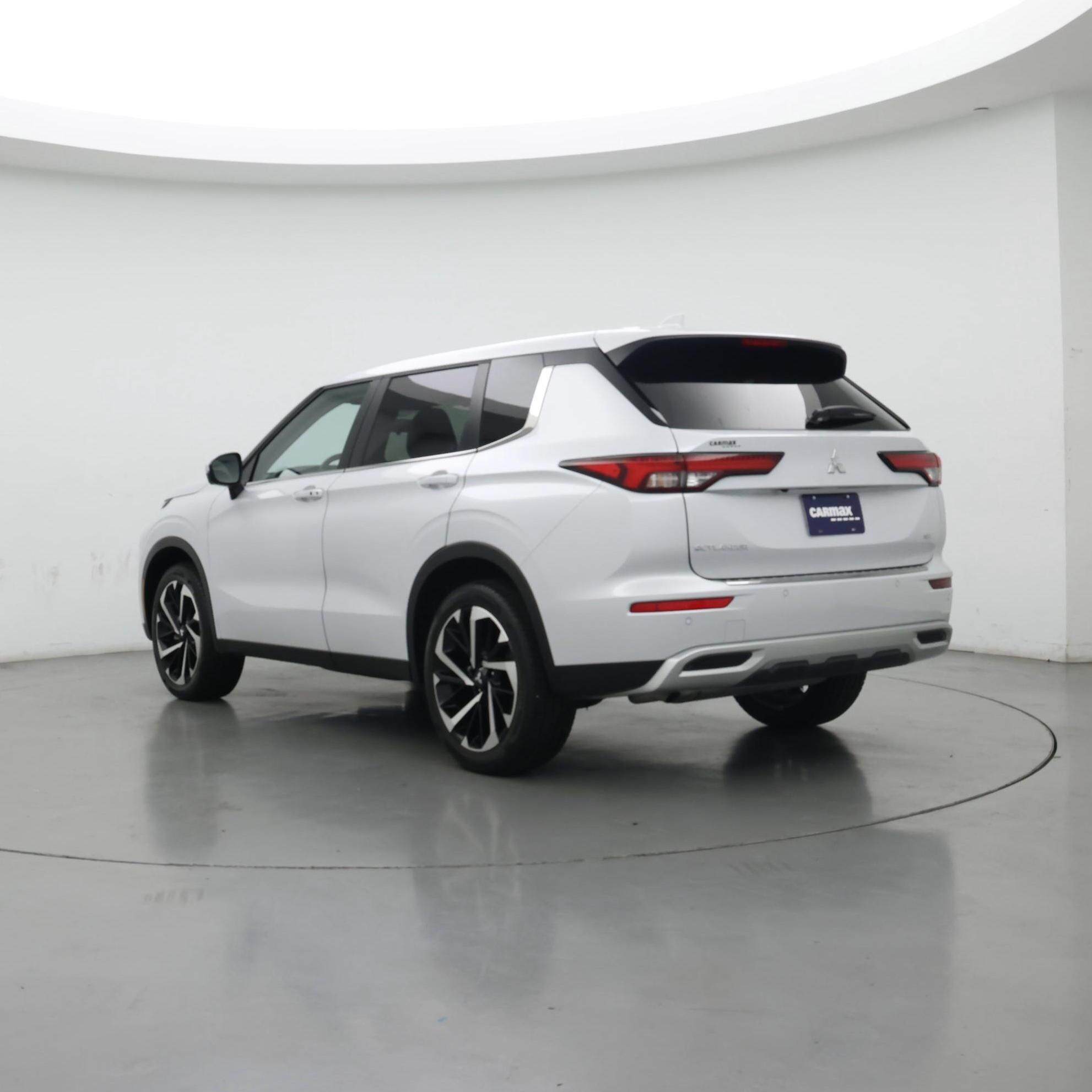 Thumbnail: 2024 Mitsubishi Outlander - 2