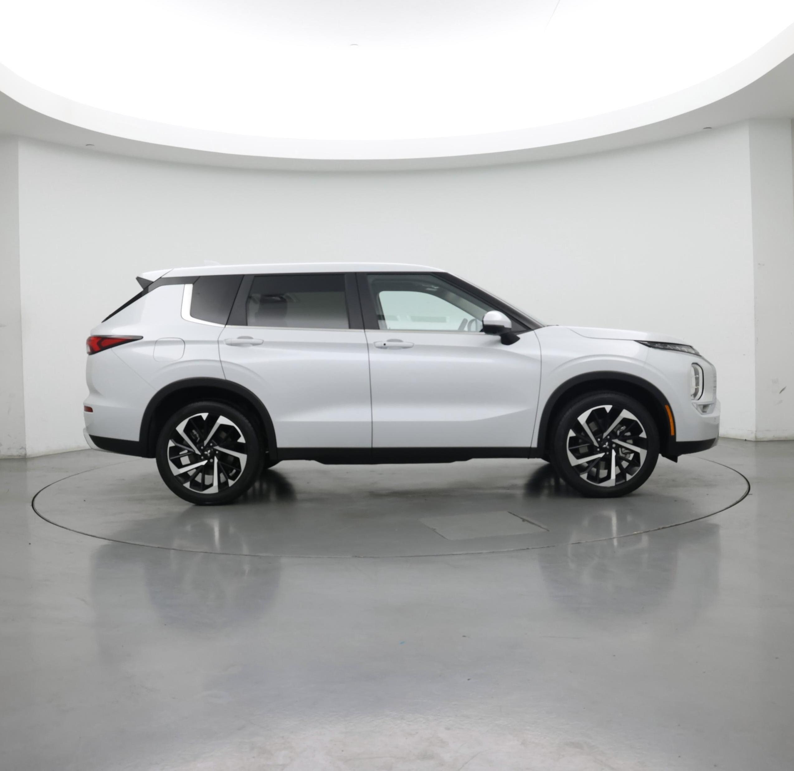 Thumbnail: 2024 Mitsubishi Outlander - 7