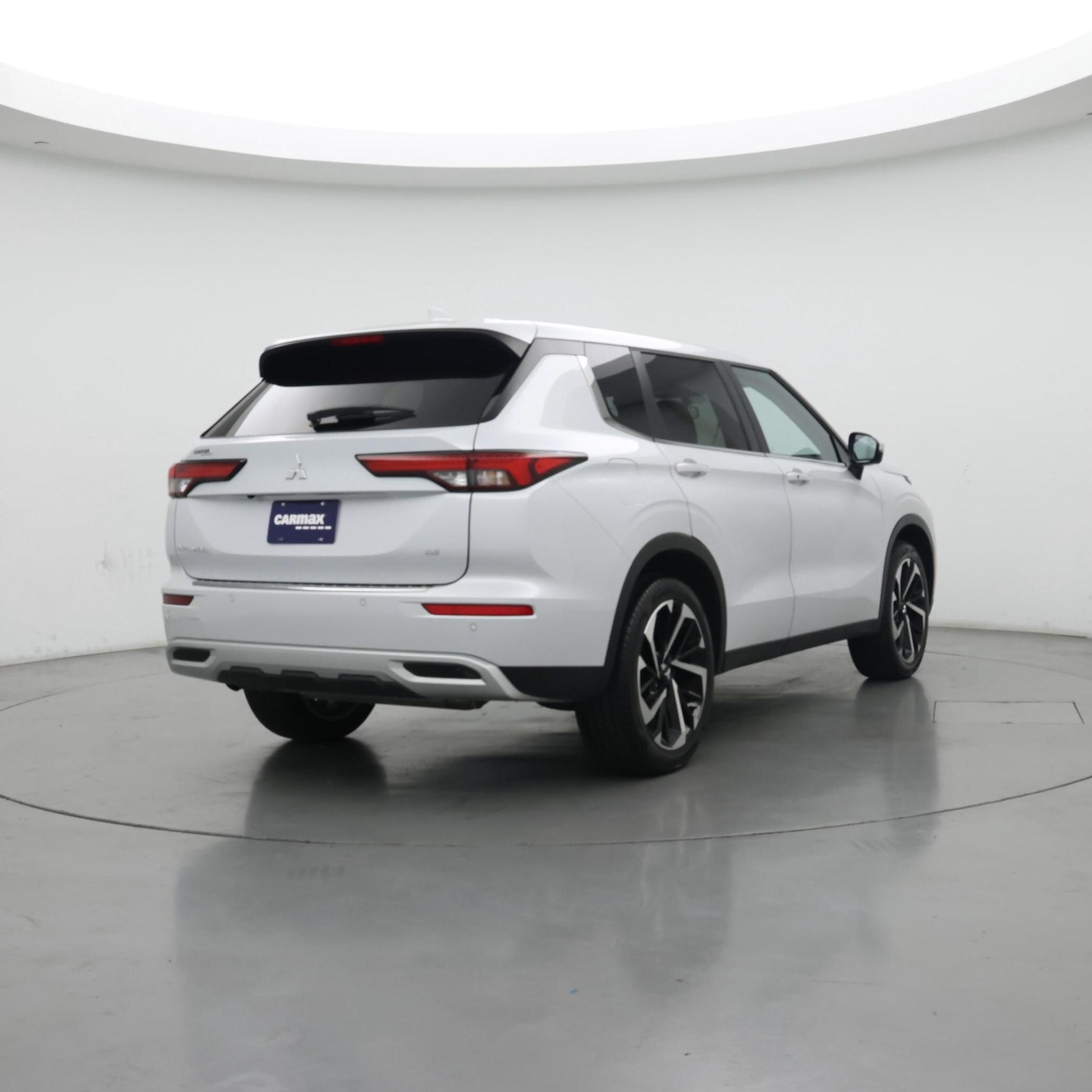 Thumbnail: 2024 Mitsubishi Outlander - 8