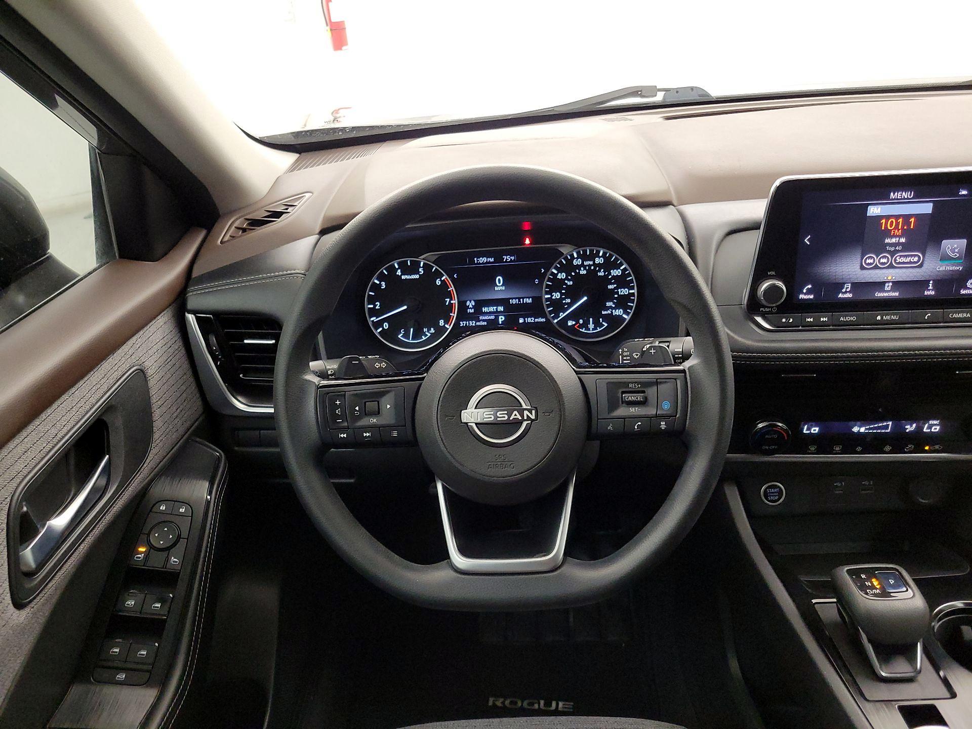 Thumbnail: 2022 Nissan Rogue - 10