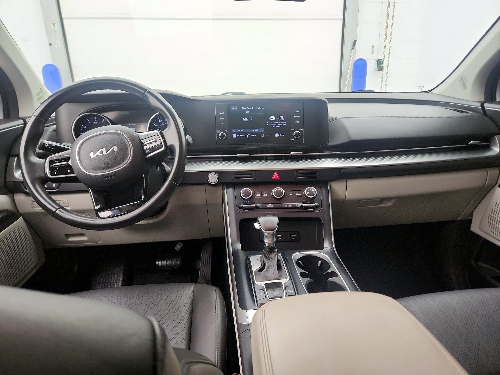 Thumbnail: 2022 Kia Carnival - 9