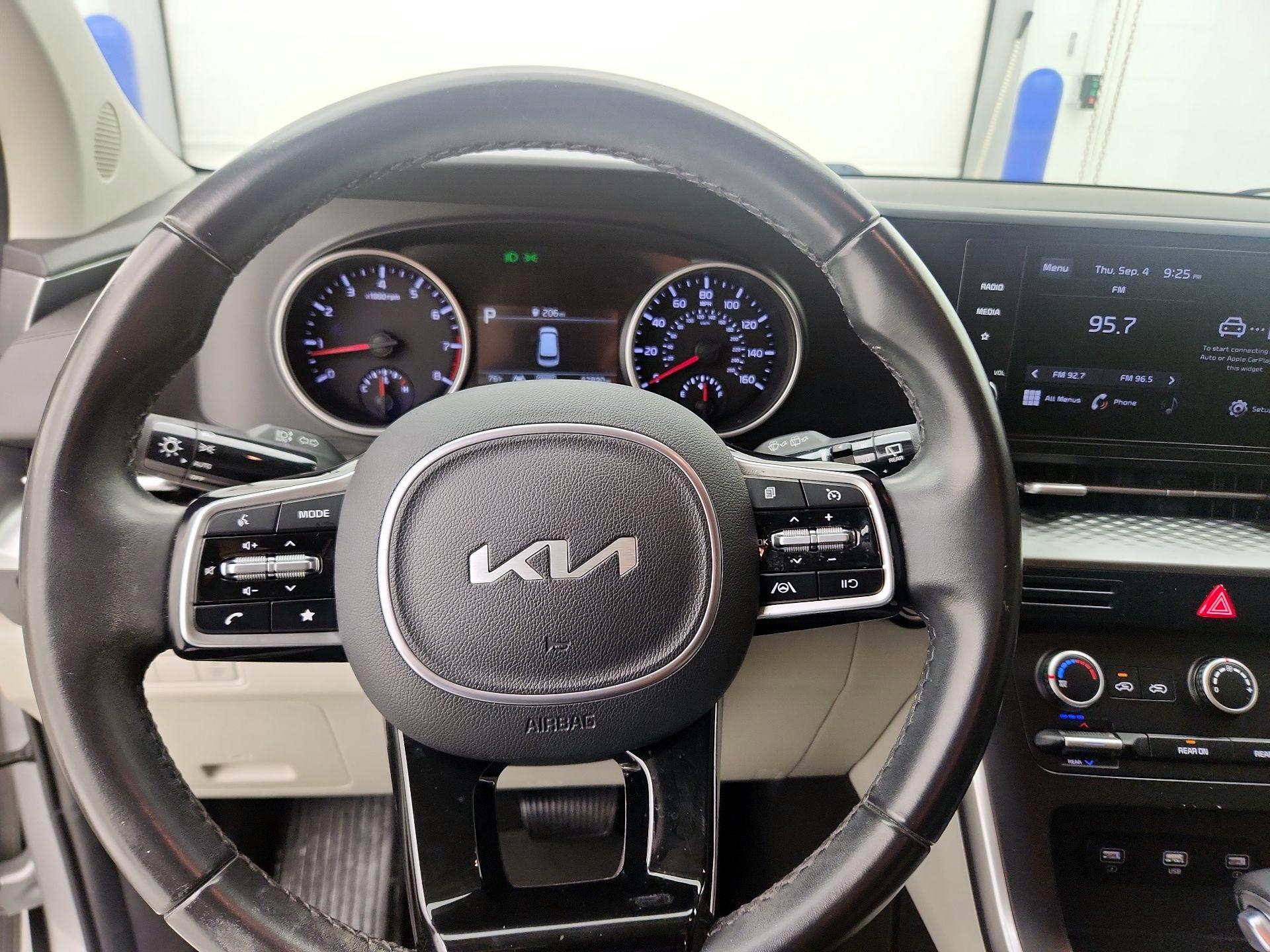 Thumbnail: 2022 Kia Carnival - 10