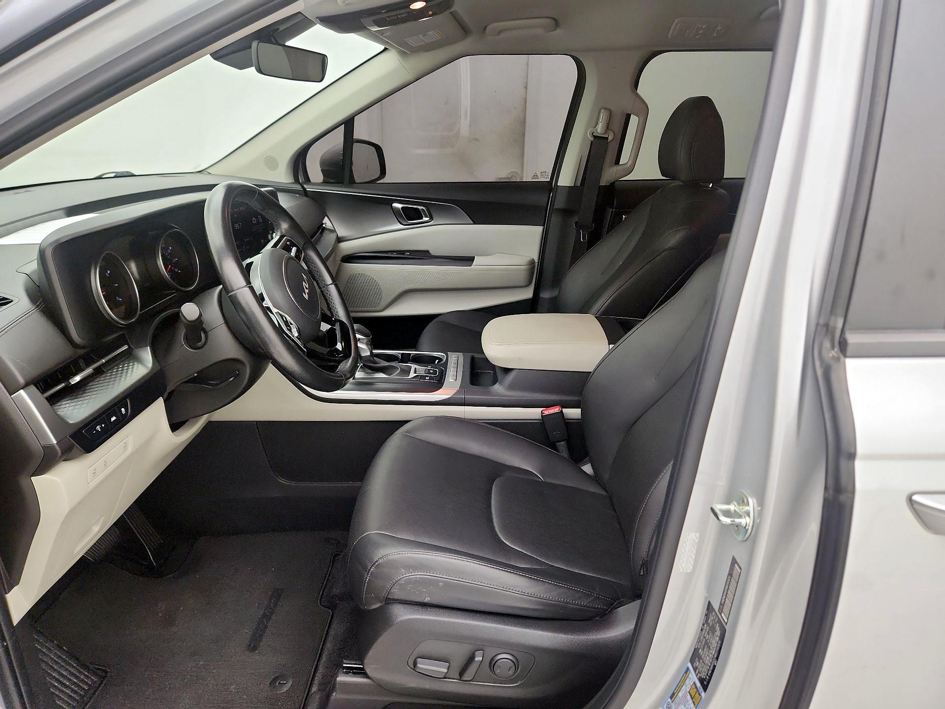 Thumbnail: 2022 Kia Carnival - 11