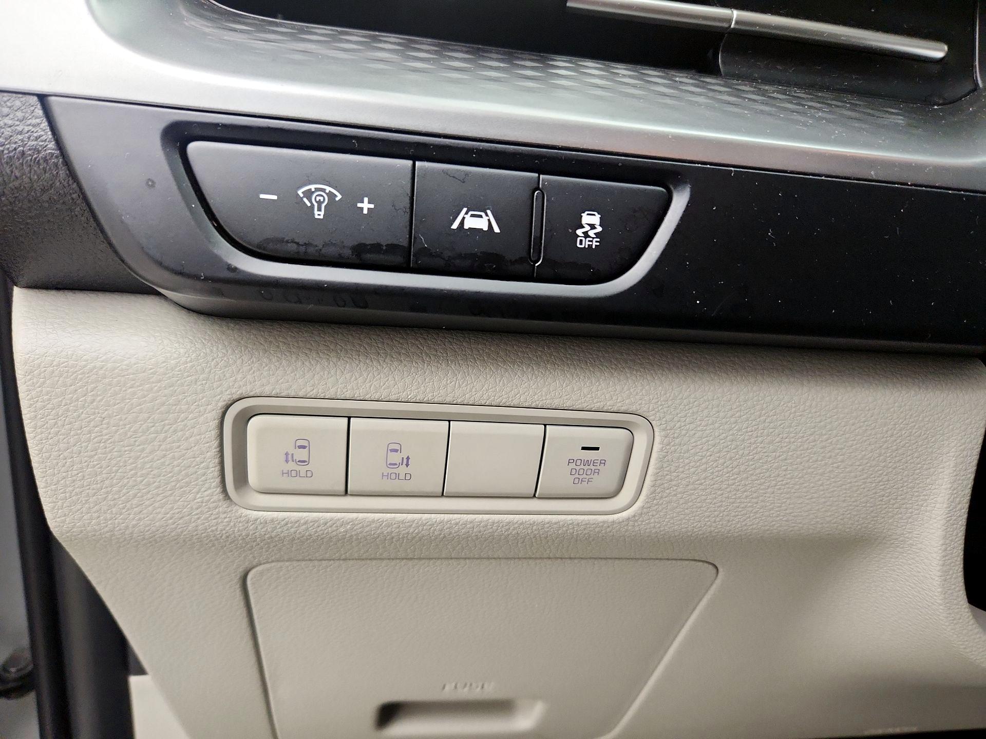 Thumbnail: 2022 Kia Carnival - 13