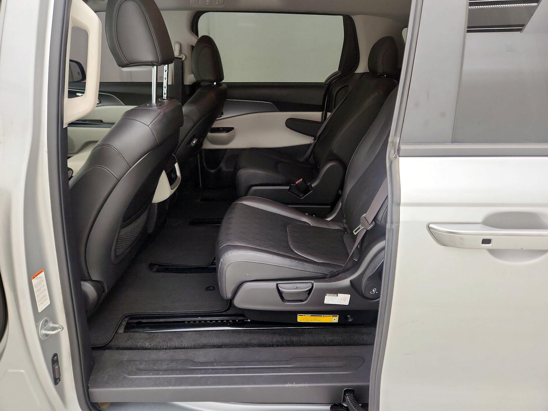 Thumbnail: 2022 Kia Carnival - 19