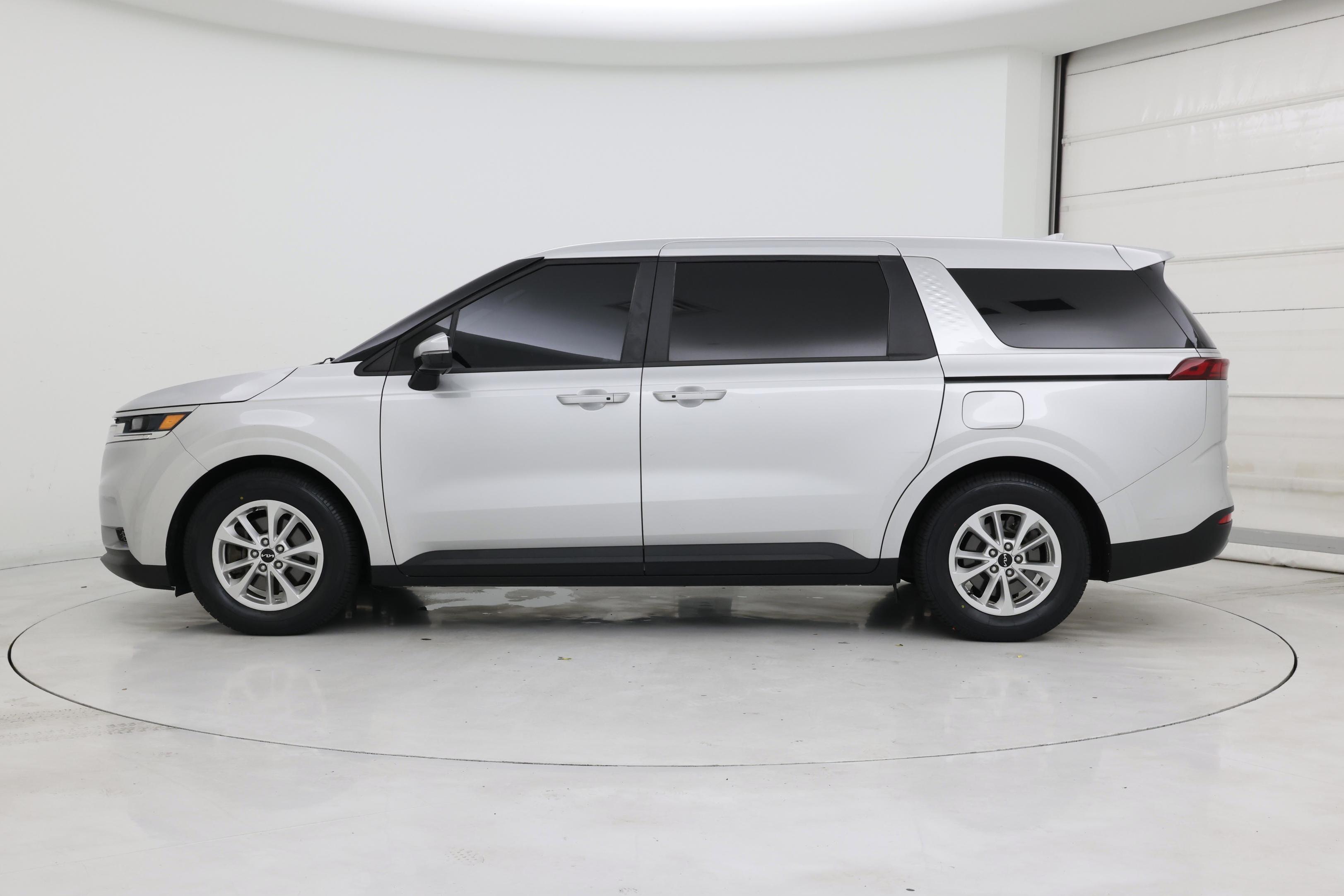 Thumbnail: 2022 Kia Carnival - 3