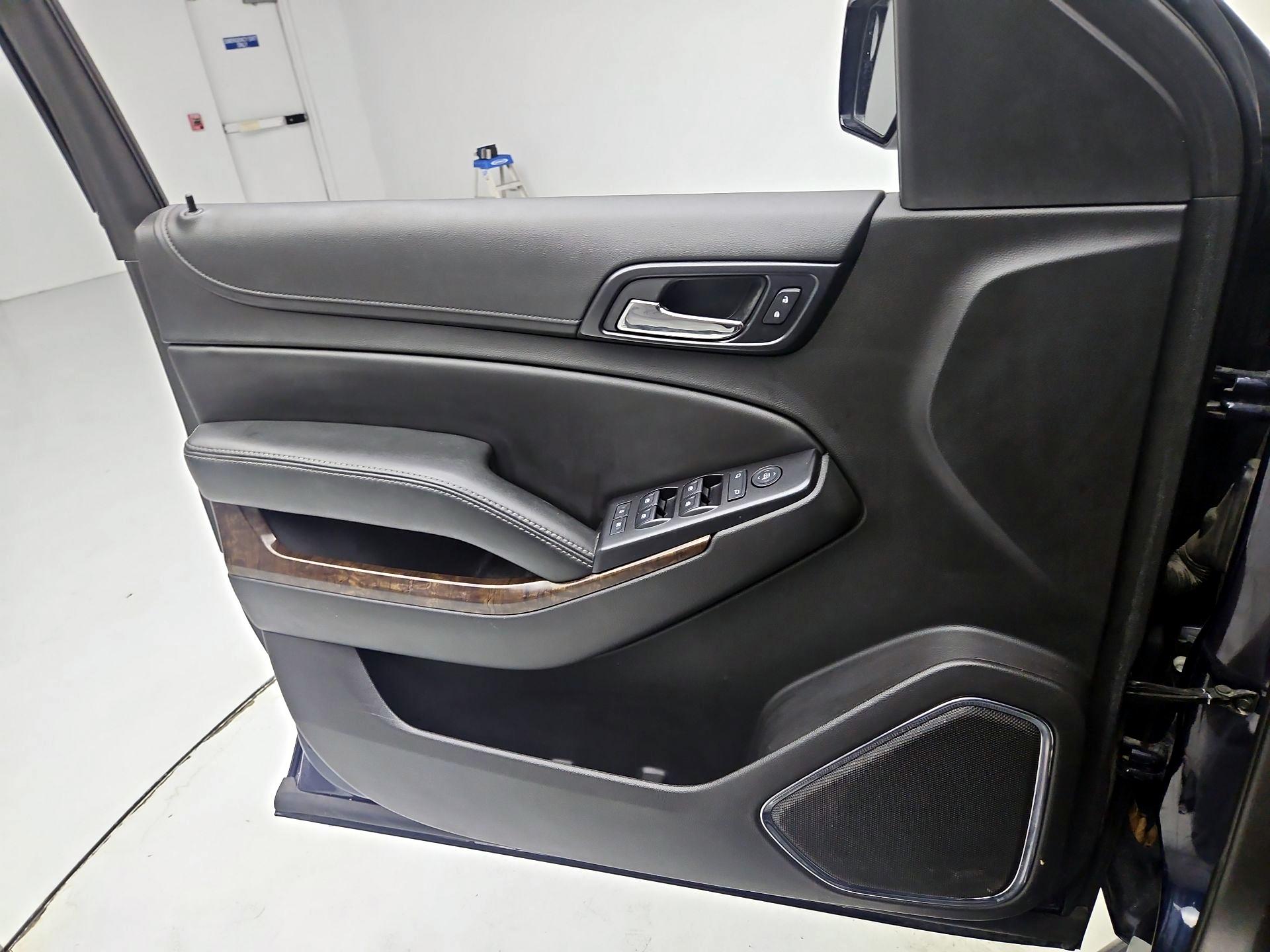 Thumbnail: 2017 Chevrolet Suburban - 10