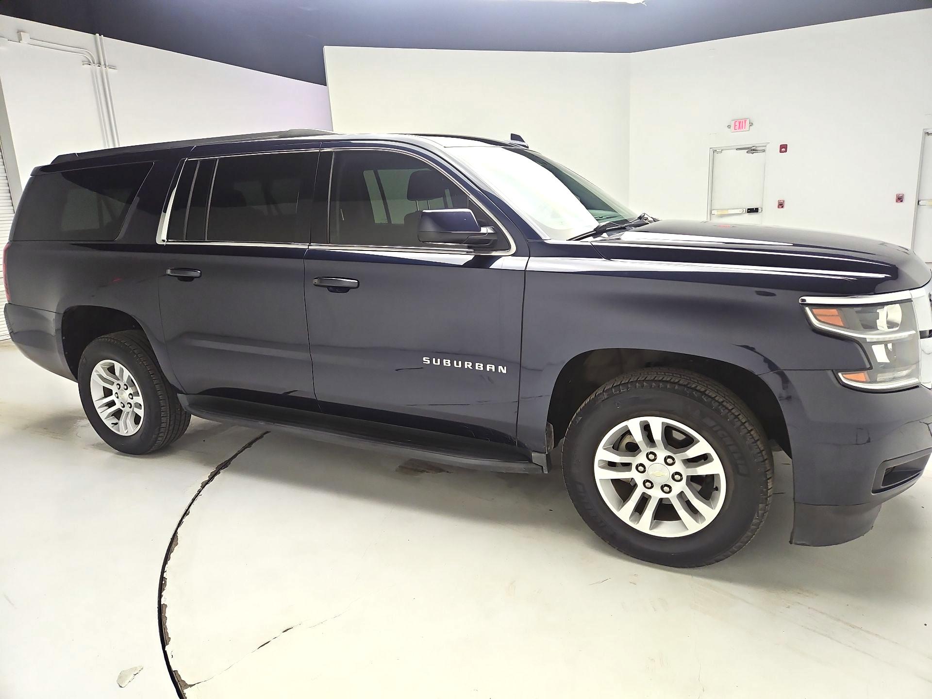Thumbnail: 2017 Chevrolet Suburban - 4
