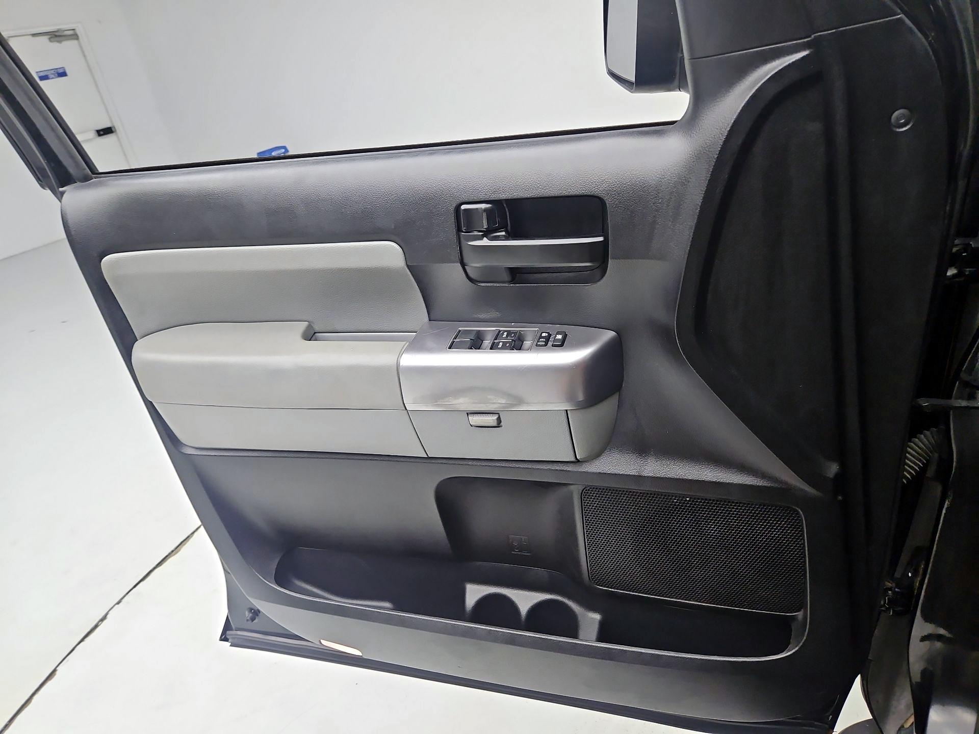 Thumbnail: 2019 Toyota Sequoia - 10