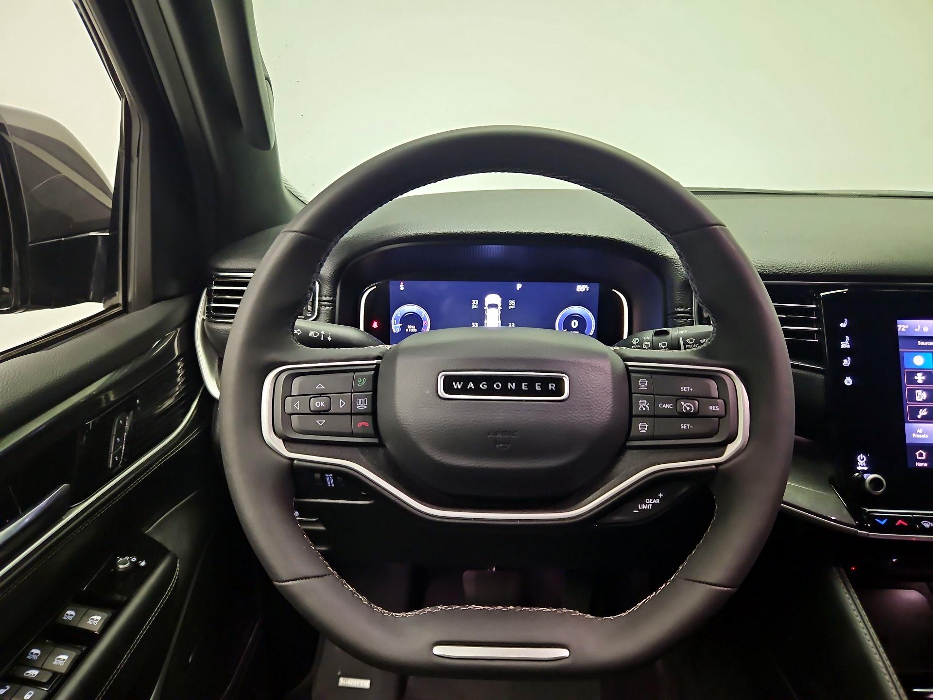 Thumbnail: 2022 Jeep Wagoneer - 10