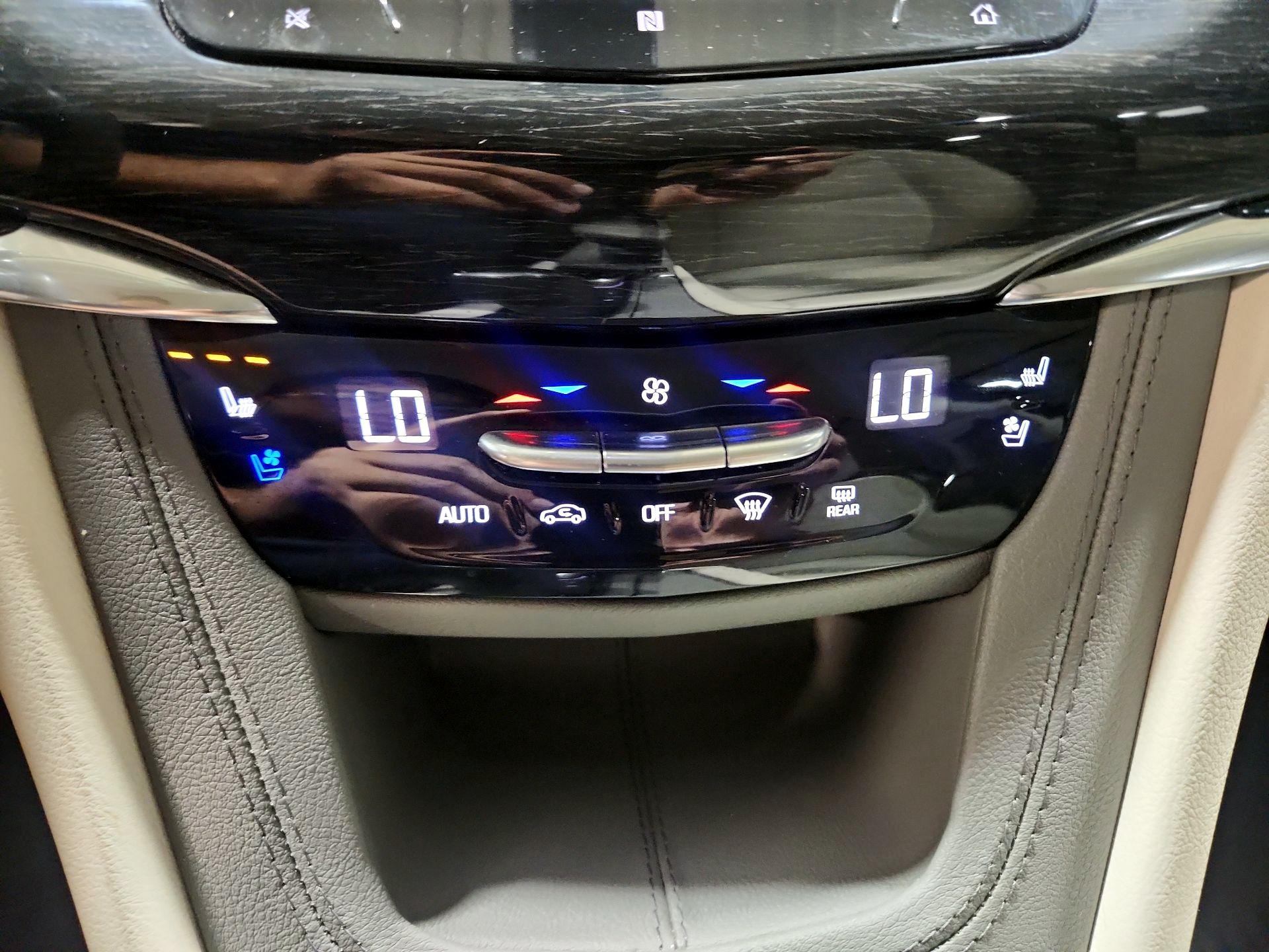 Thumbnail: 2021 Cadillac XT6 - 14
