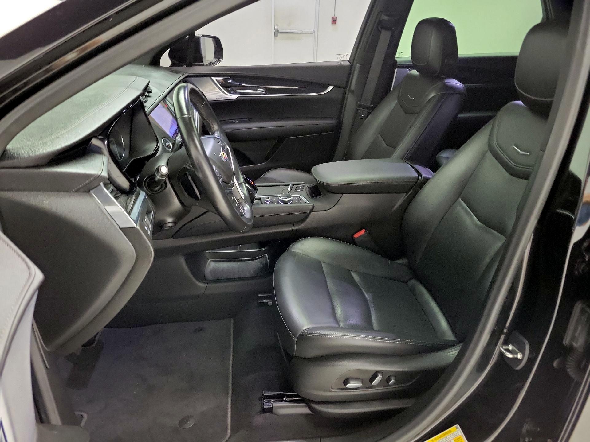 Thumbnail: 2023 Cadillac XT5 - 11