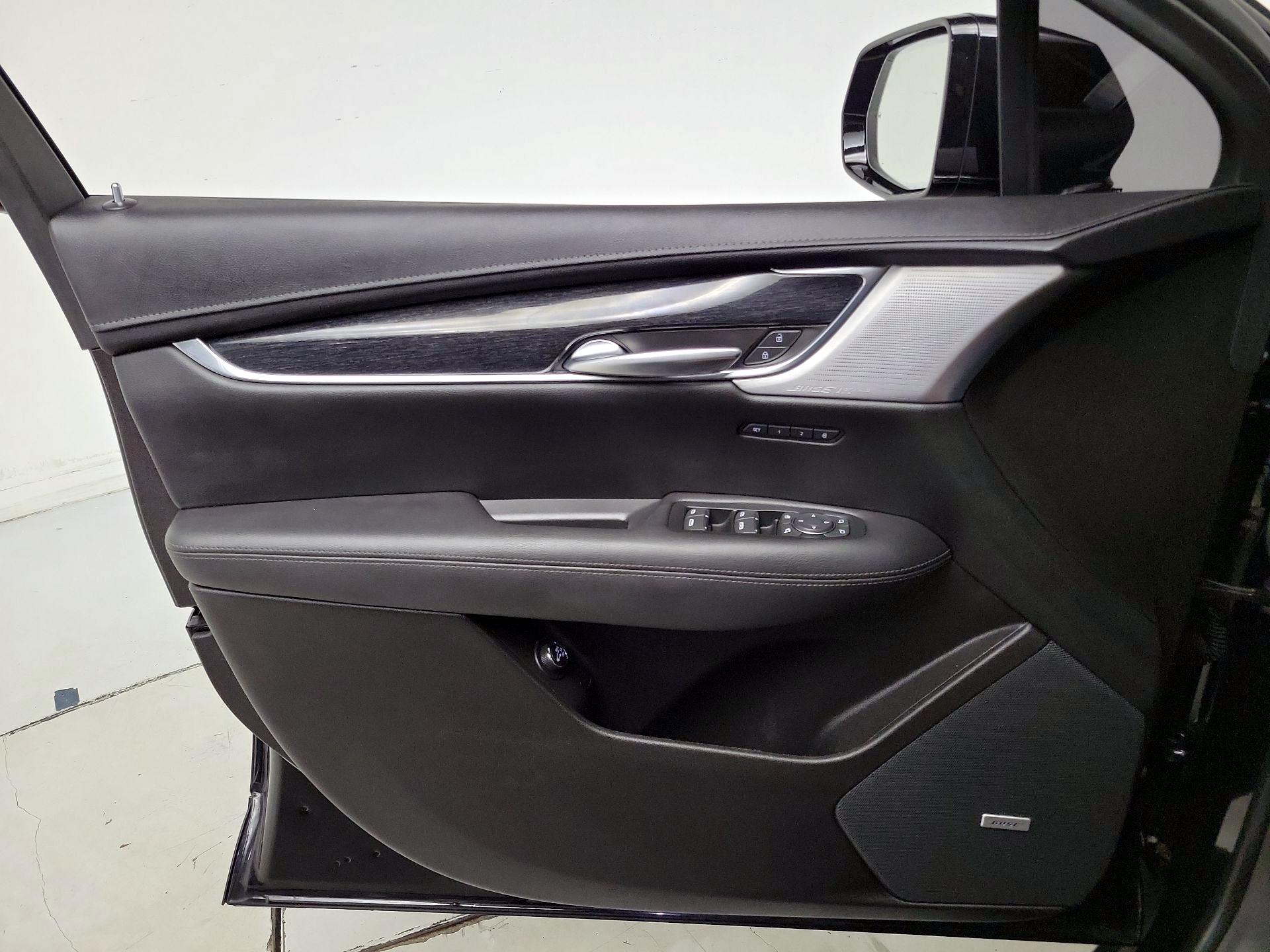 Thumbnail: 2023 Cadillac XT5 - 12