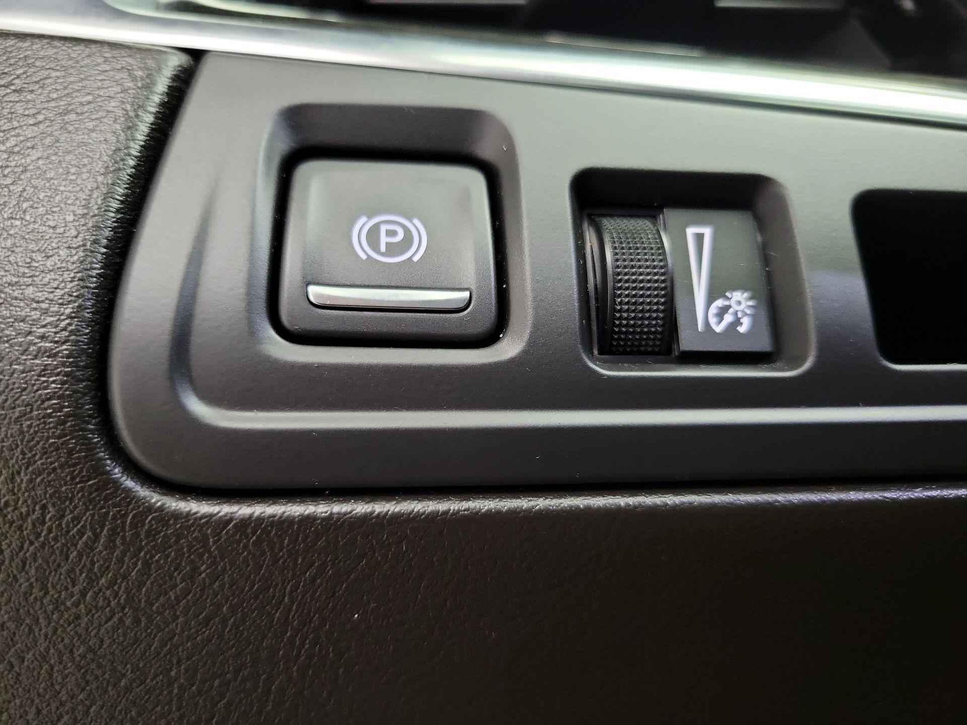 Thumbnail: 2023 Cadillac XT5 - 13