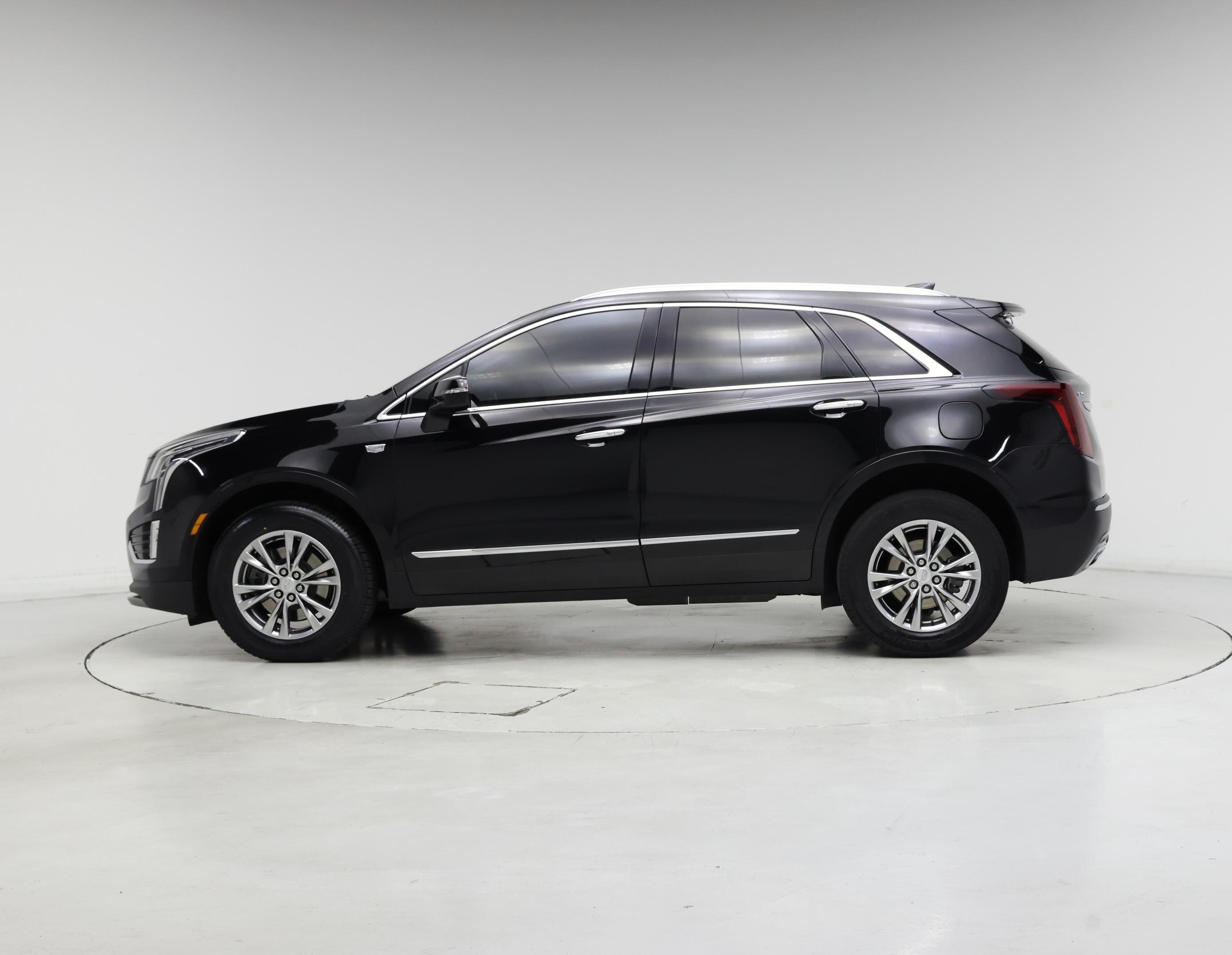 Thumbnail: 2023 Cadillac XT5 - 3