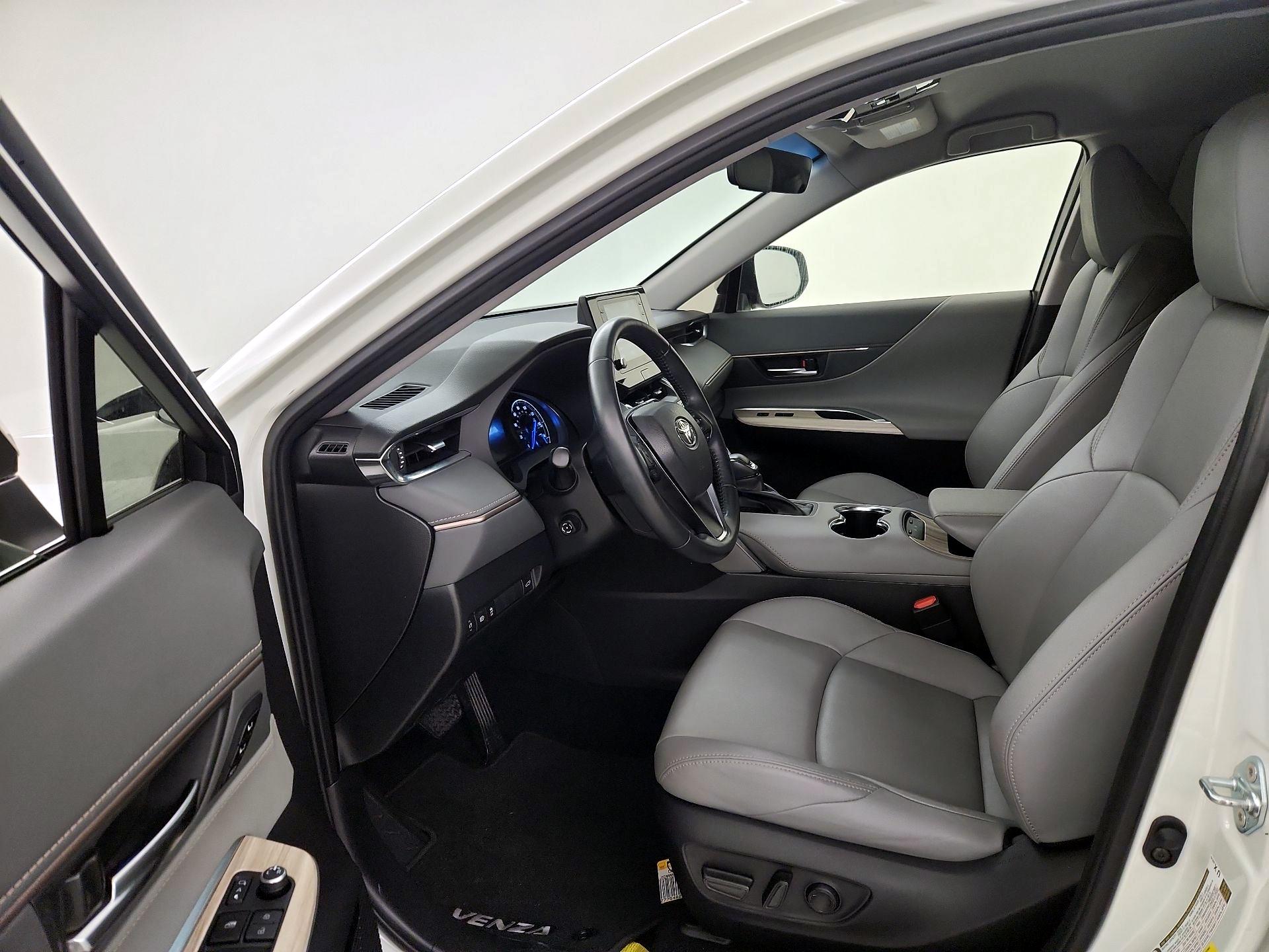 Thumbnail: 2022 Toyota Venza - 11