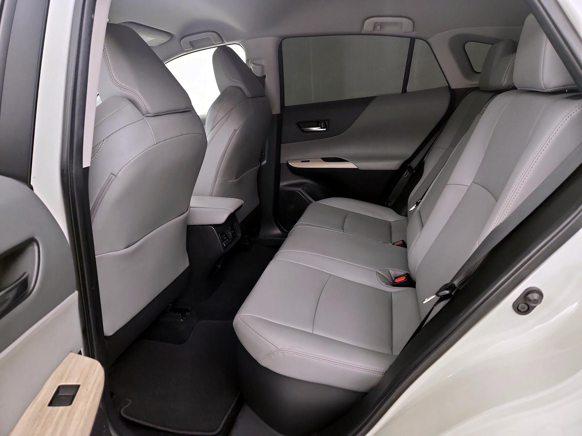 Thumbnail: 2022 Toyota Venza - 19