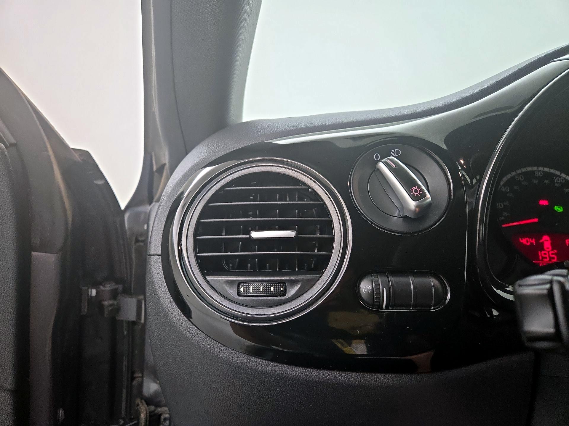 Thumbnail: 2014 Volkswagen Beetle - 13