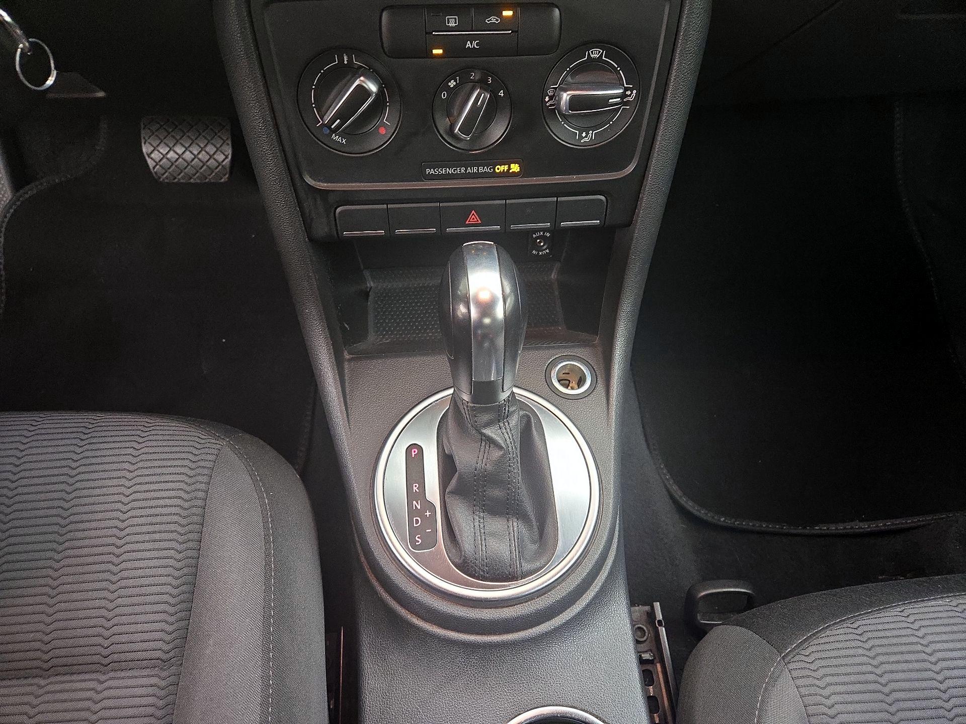 Thumbnail: 2014 Volkswagen Beetle - 16