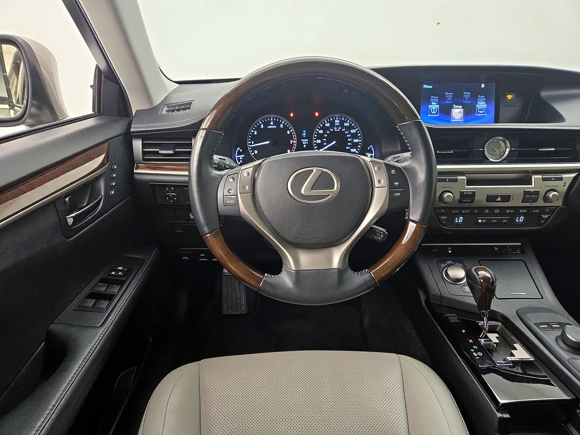 Thumbnail: 2015 Lexus ES - 10