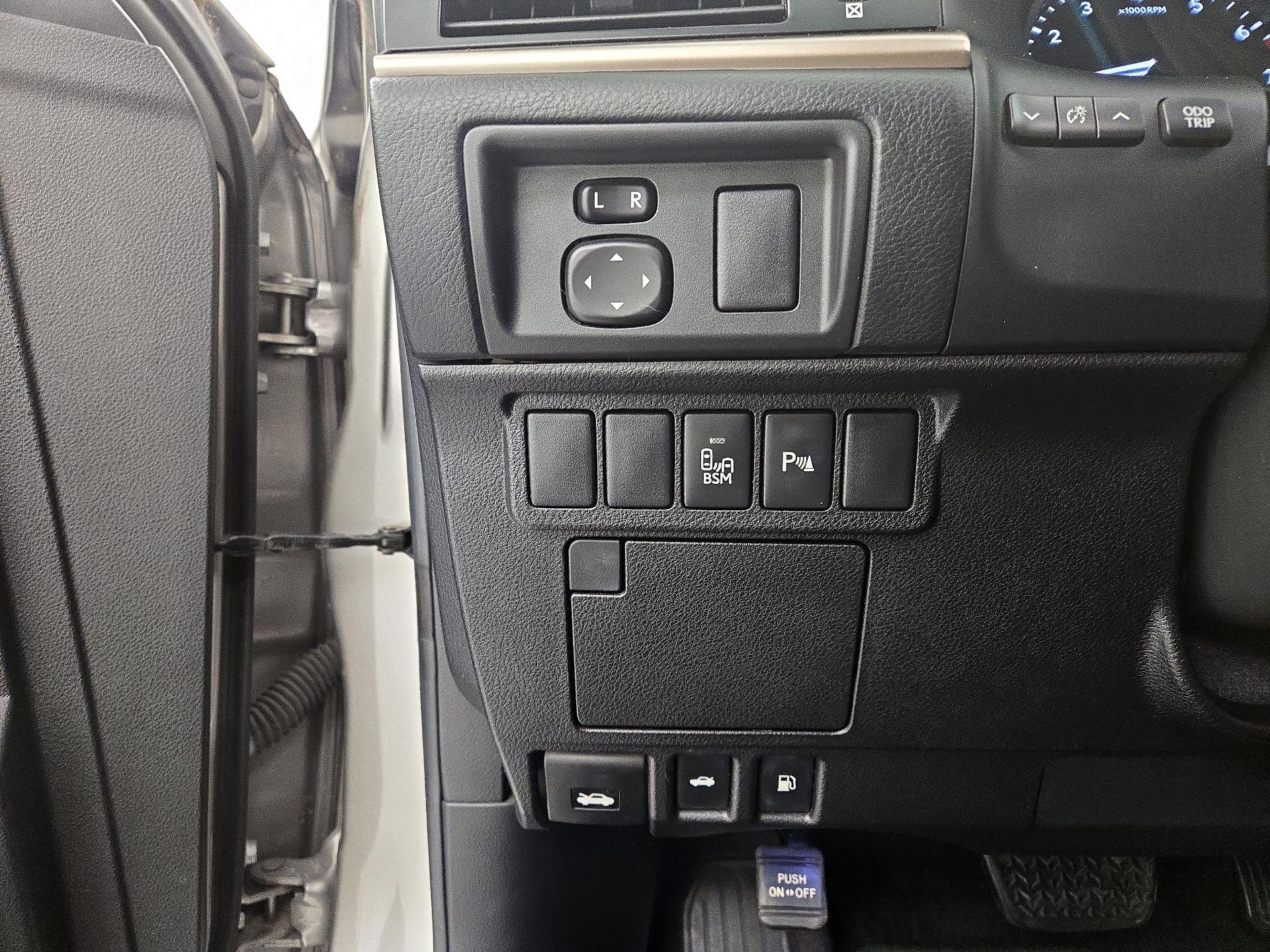 Thumbnail: 2015 Lexus ES - 13