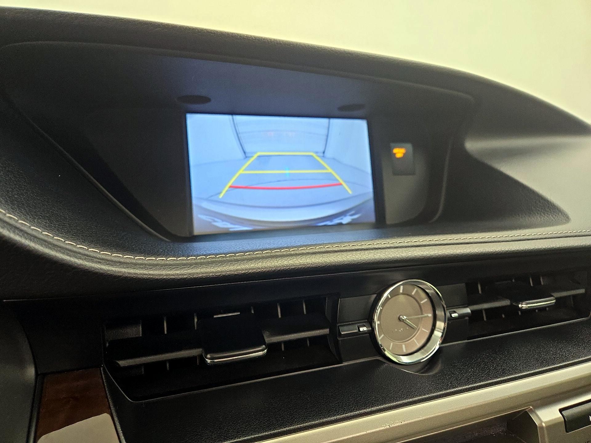 Thumbnail: 2015 Lexus ES - 14