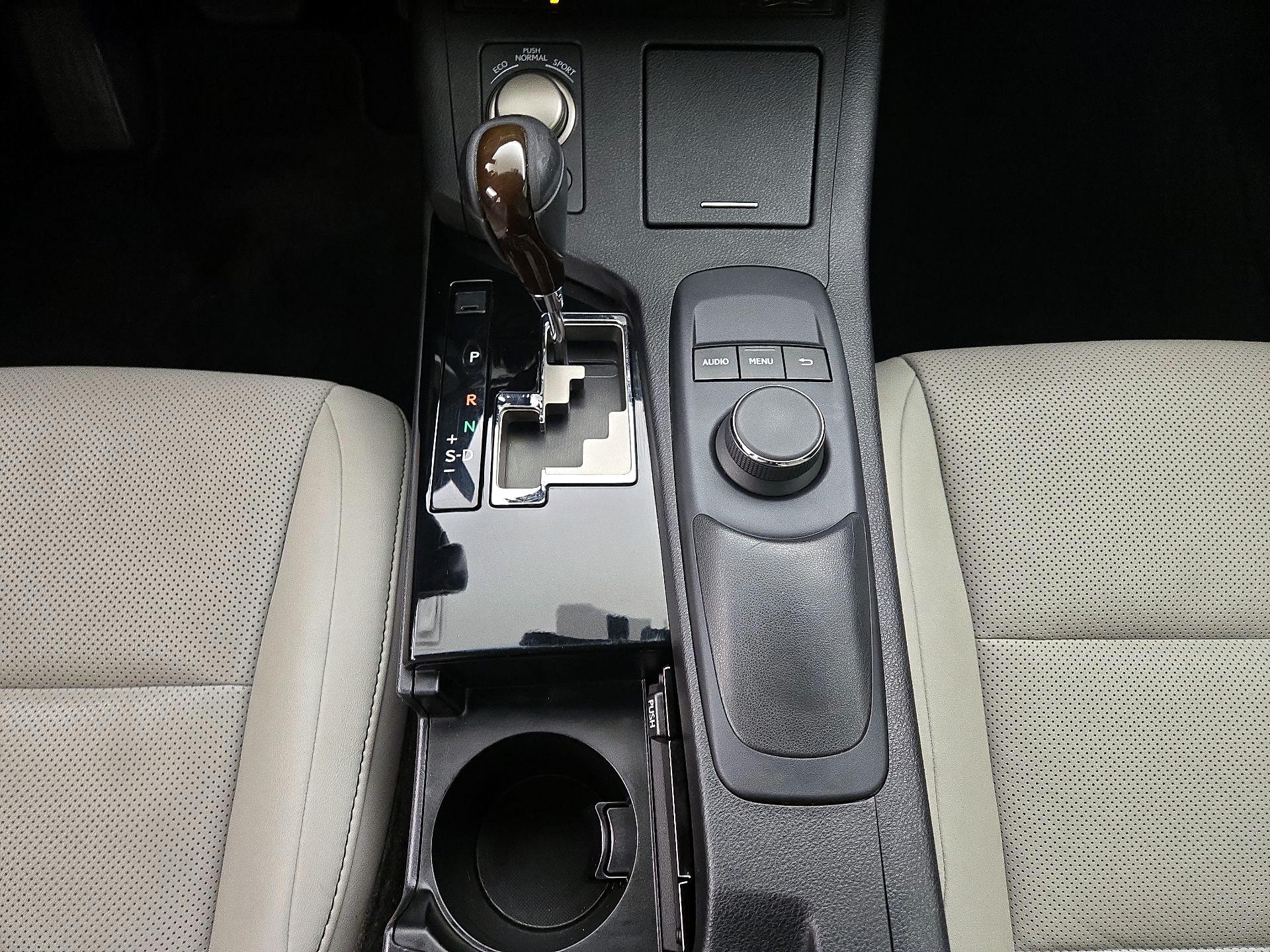 Thumbnail: 2015 Lexus ES - 17