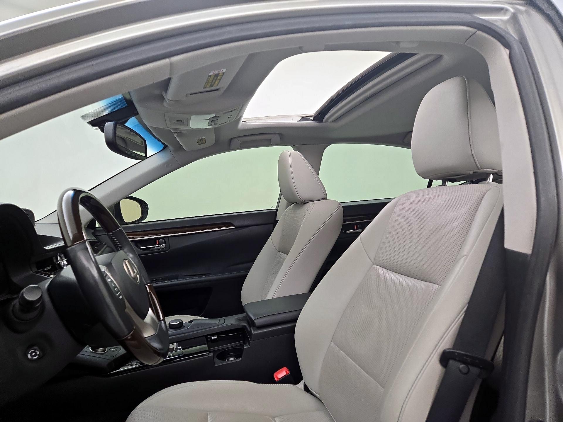 Thumbnail: 2015 Lexus ES - 19