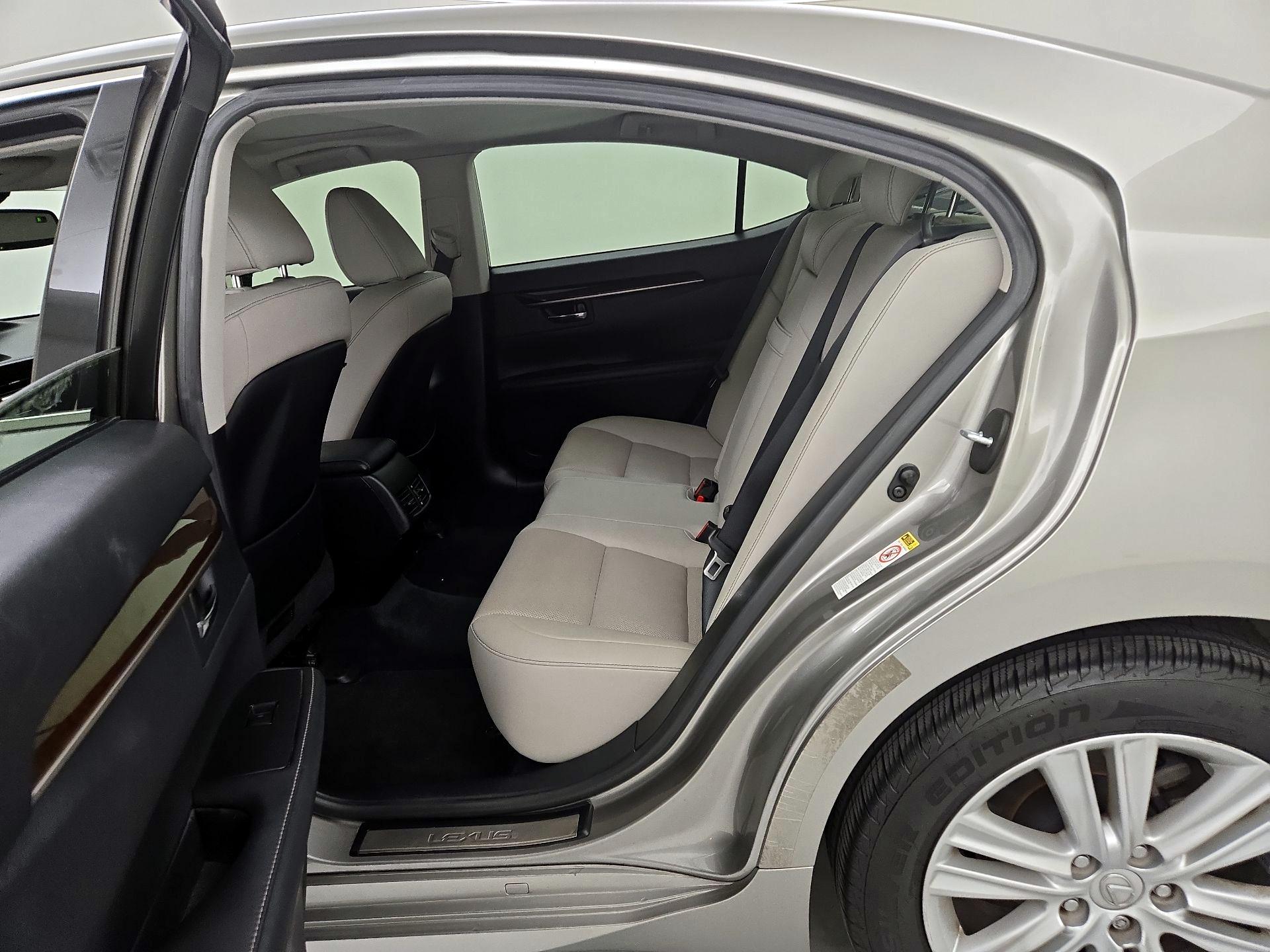 Thumbnail: 2015 Lexus ES - 20
