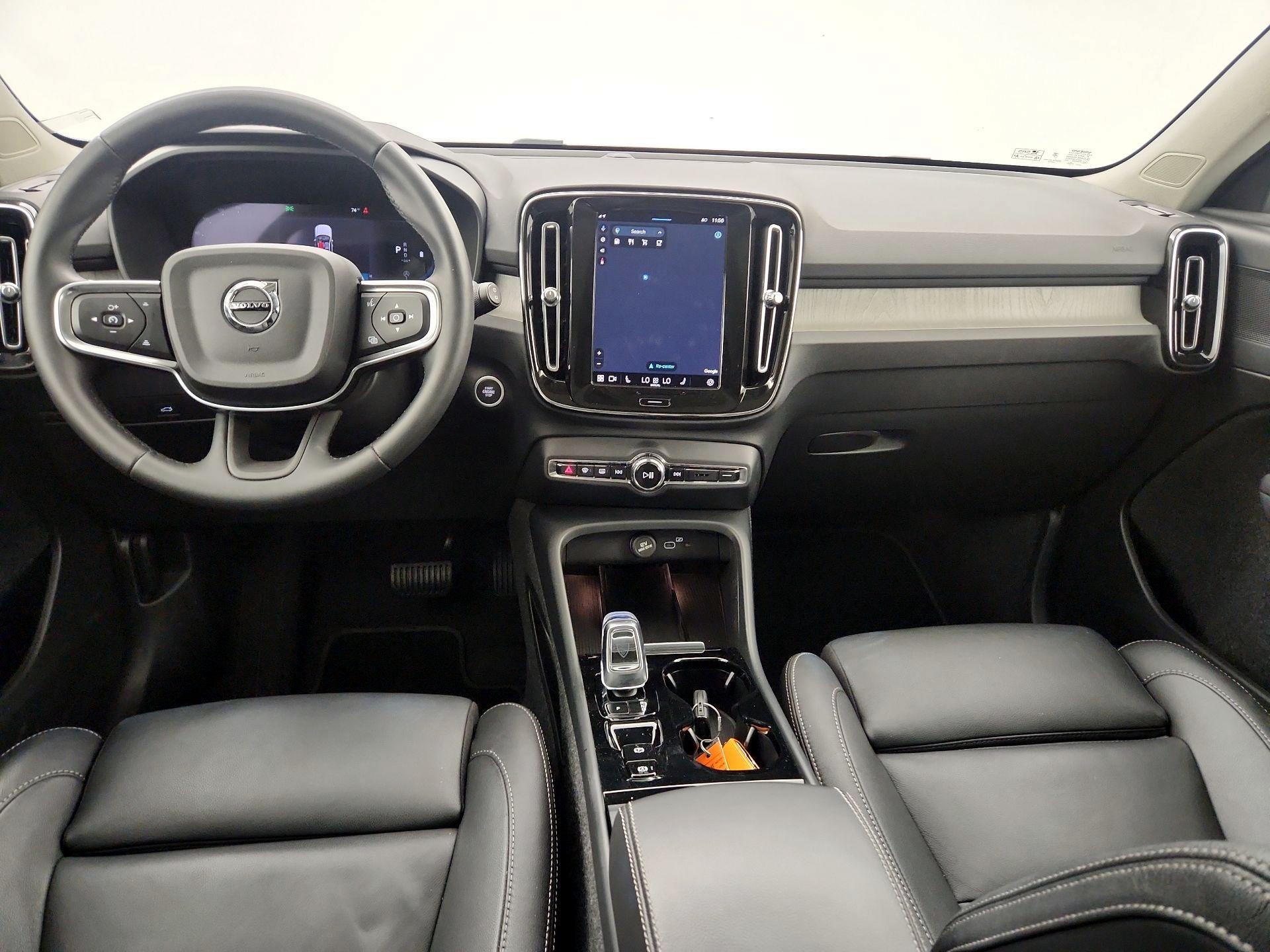 Thumbnail: 2025 Volvo XC40 - 9