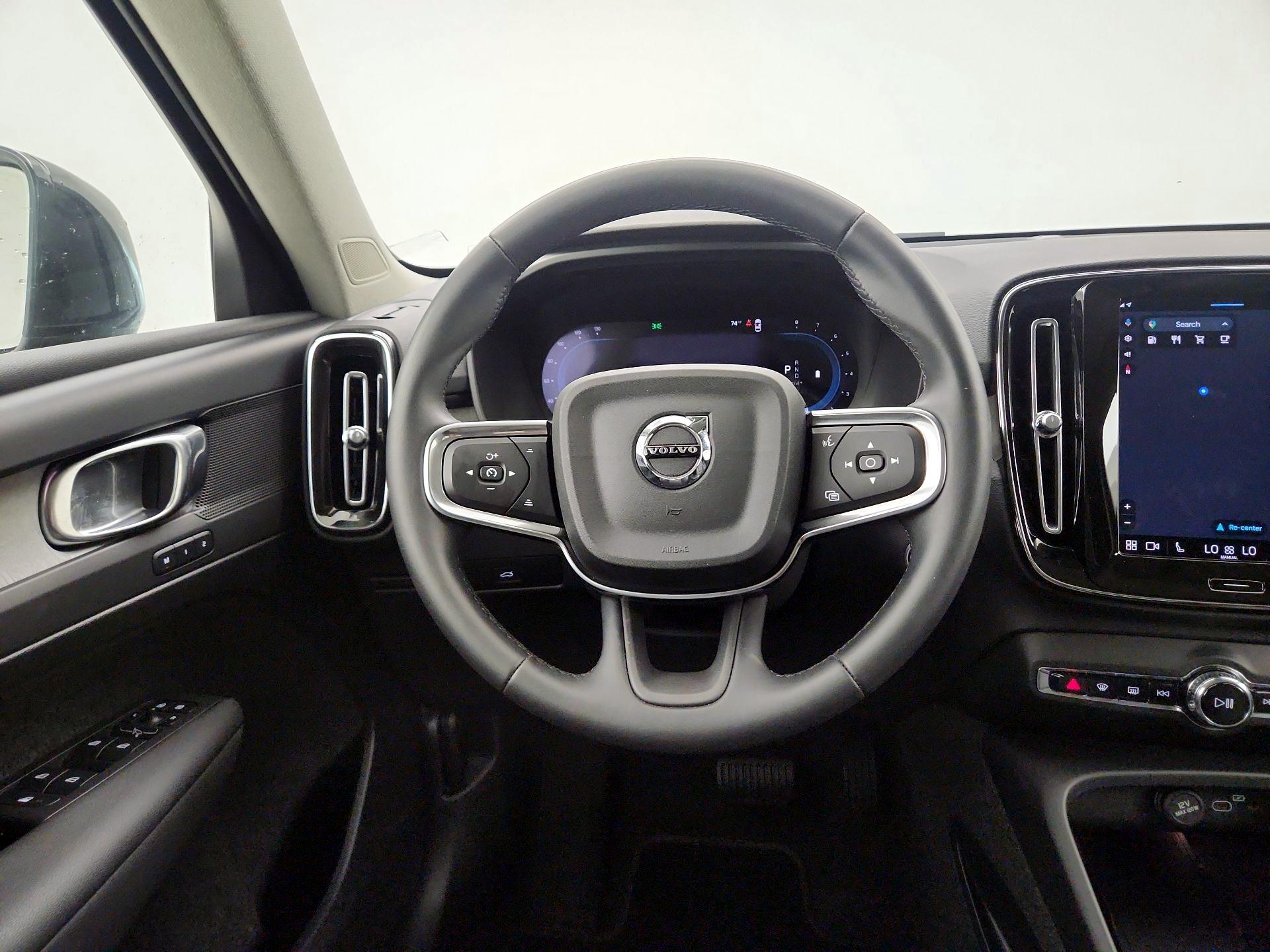 Thumbnail: 2025 Volvo XC40 - 10