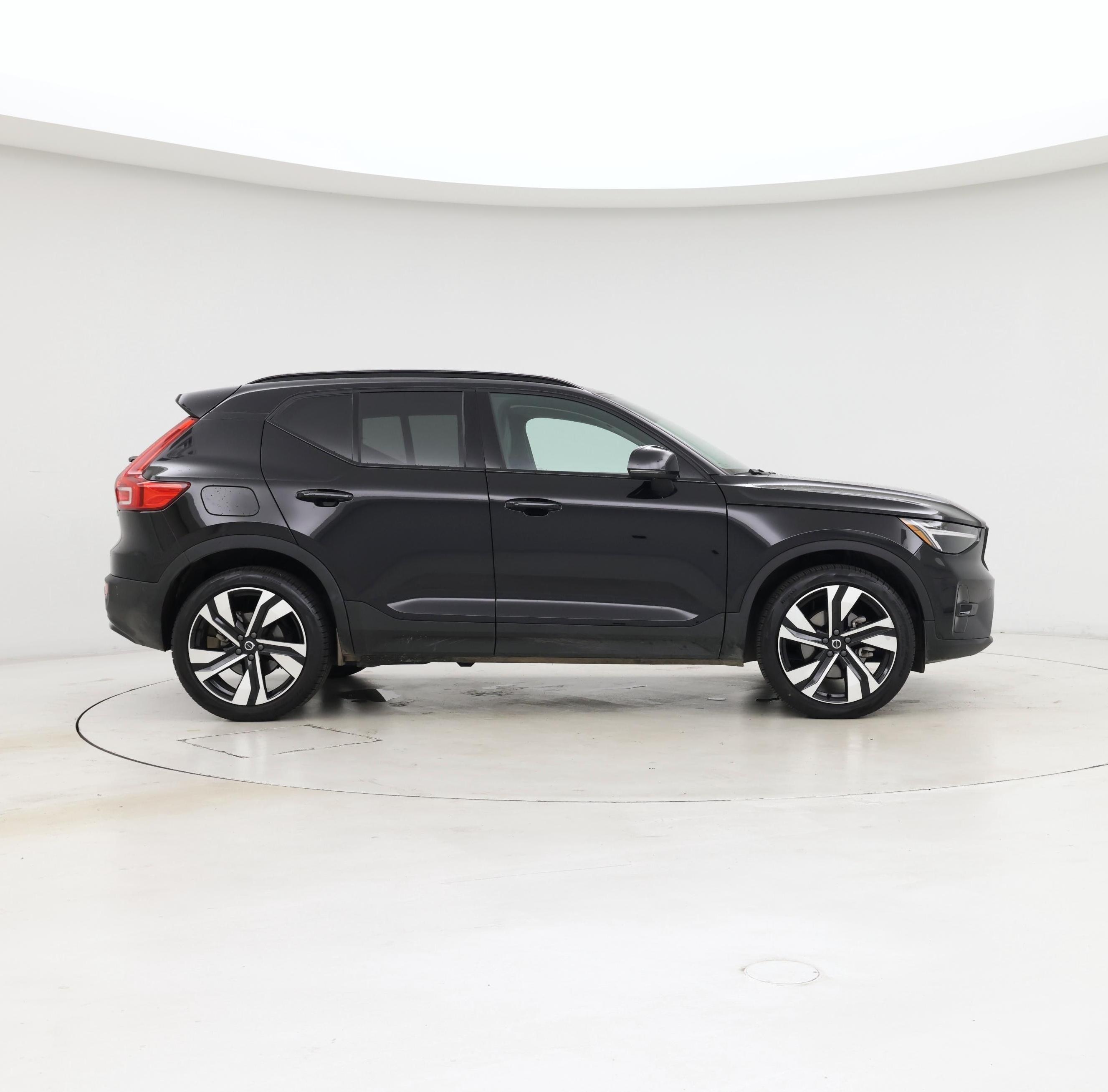 Thumbnail: 2025 Volvo XC40 - 7