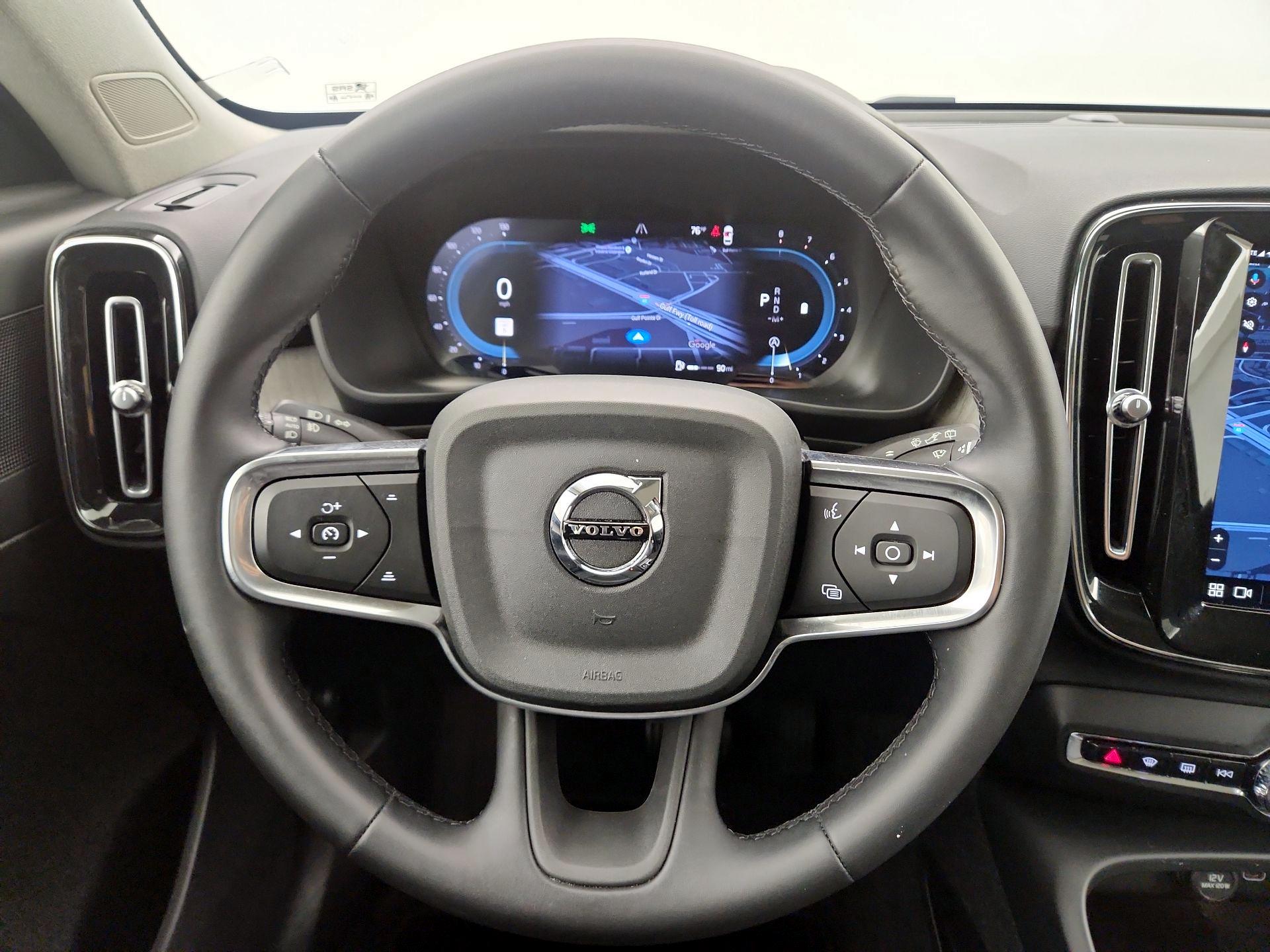 Thumbnail: 2025 Volvo XC40 - 10