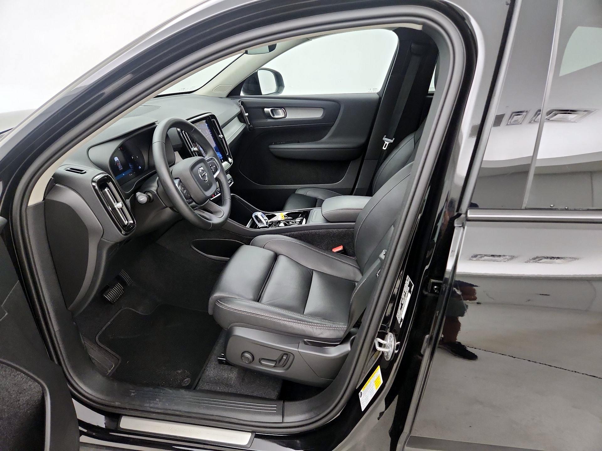Thumbnail: 2025 Volvo XC40 - 11