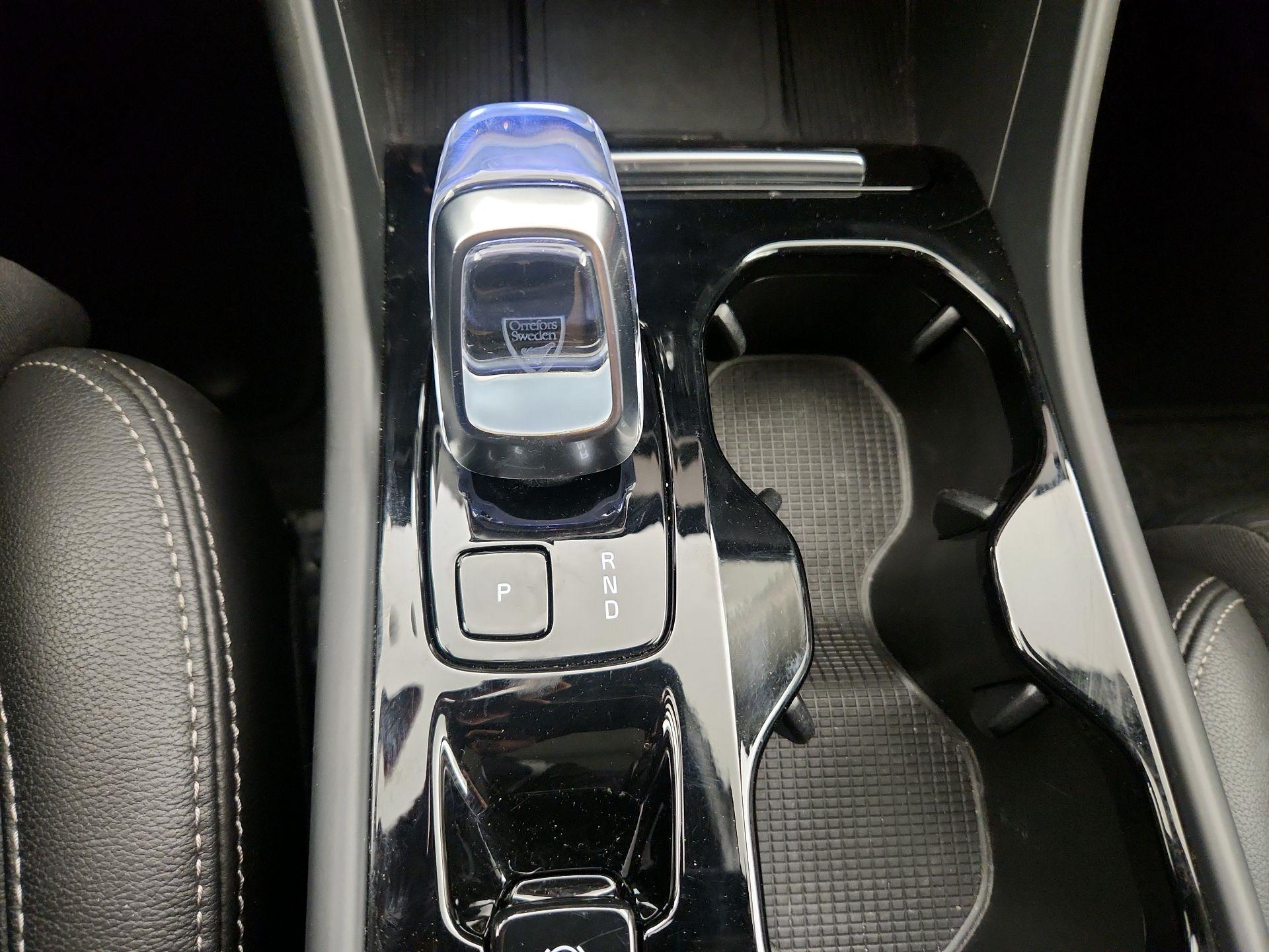 Thumbnail: 2025 Volvo XC40 - 18