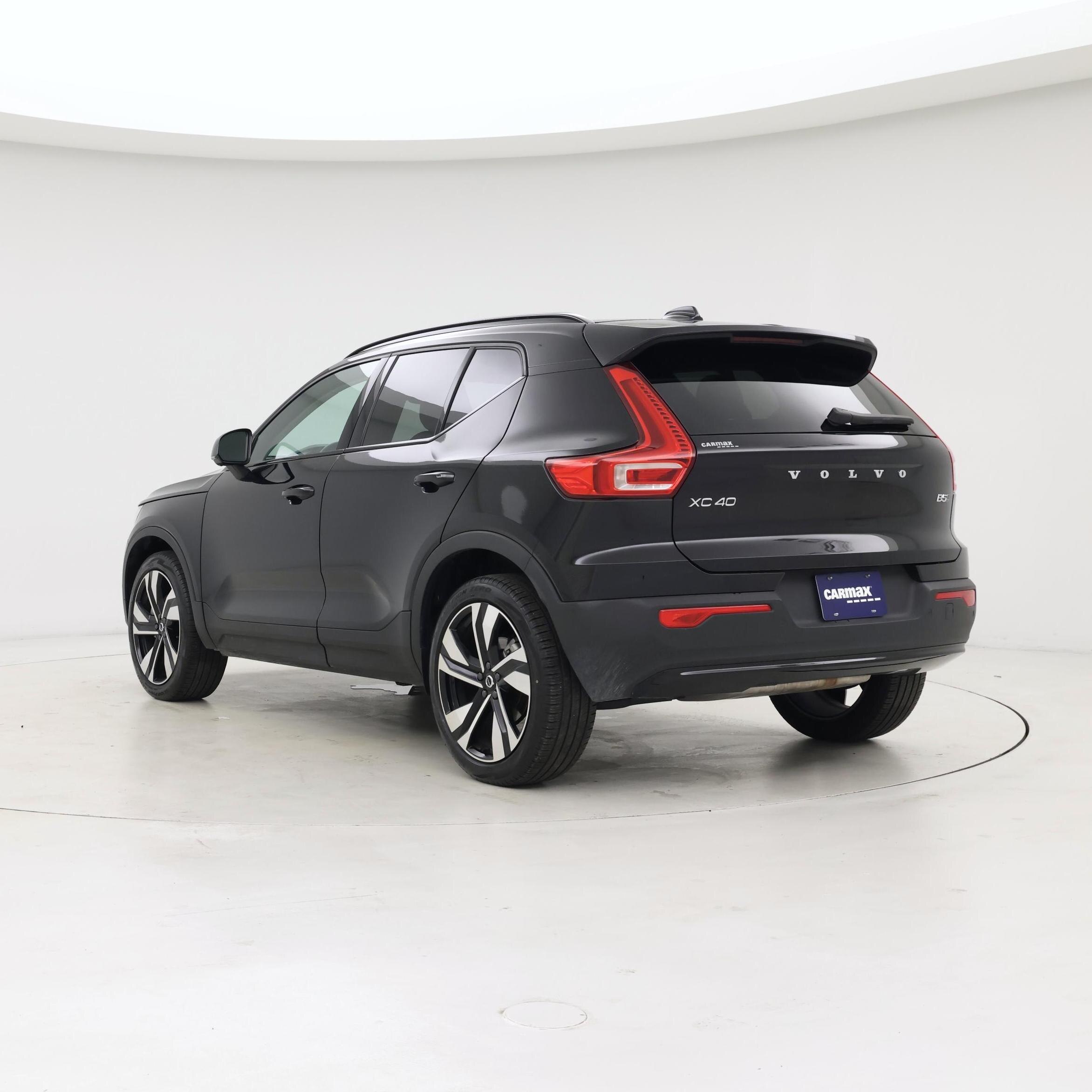 Thumbnail: 2025 Volvo XC40 - 2