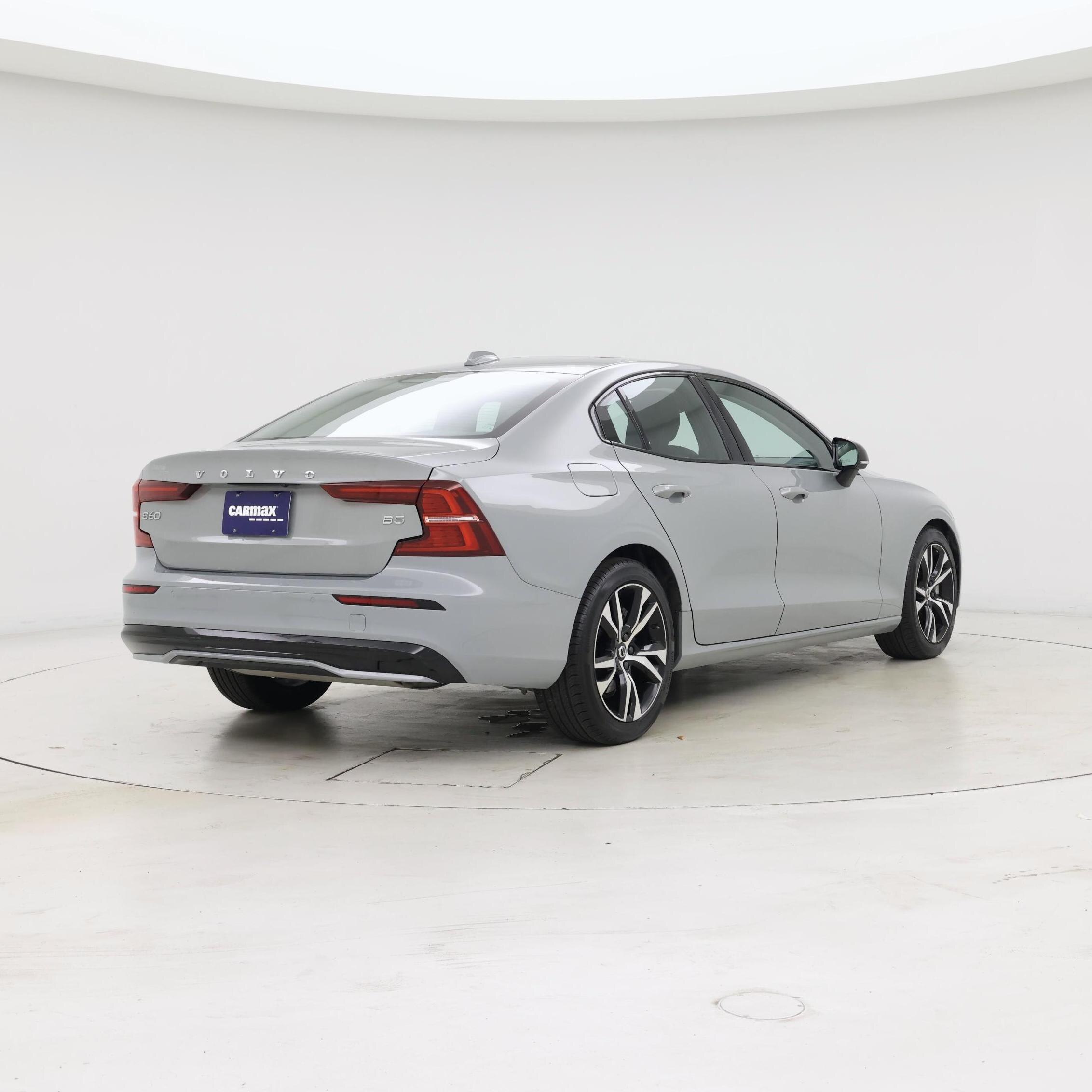 Thumbnail: 2025 Volvo S60 - 8