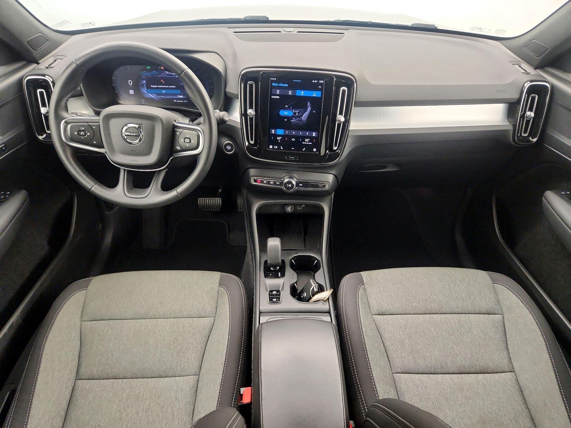 Thumbnail: 2025 Volvo XC40 - 9