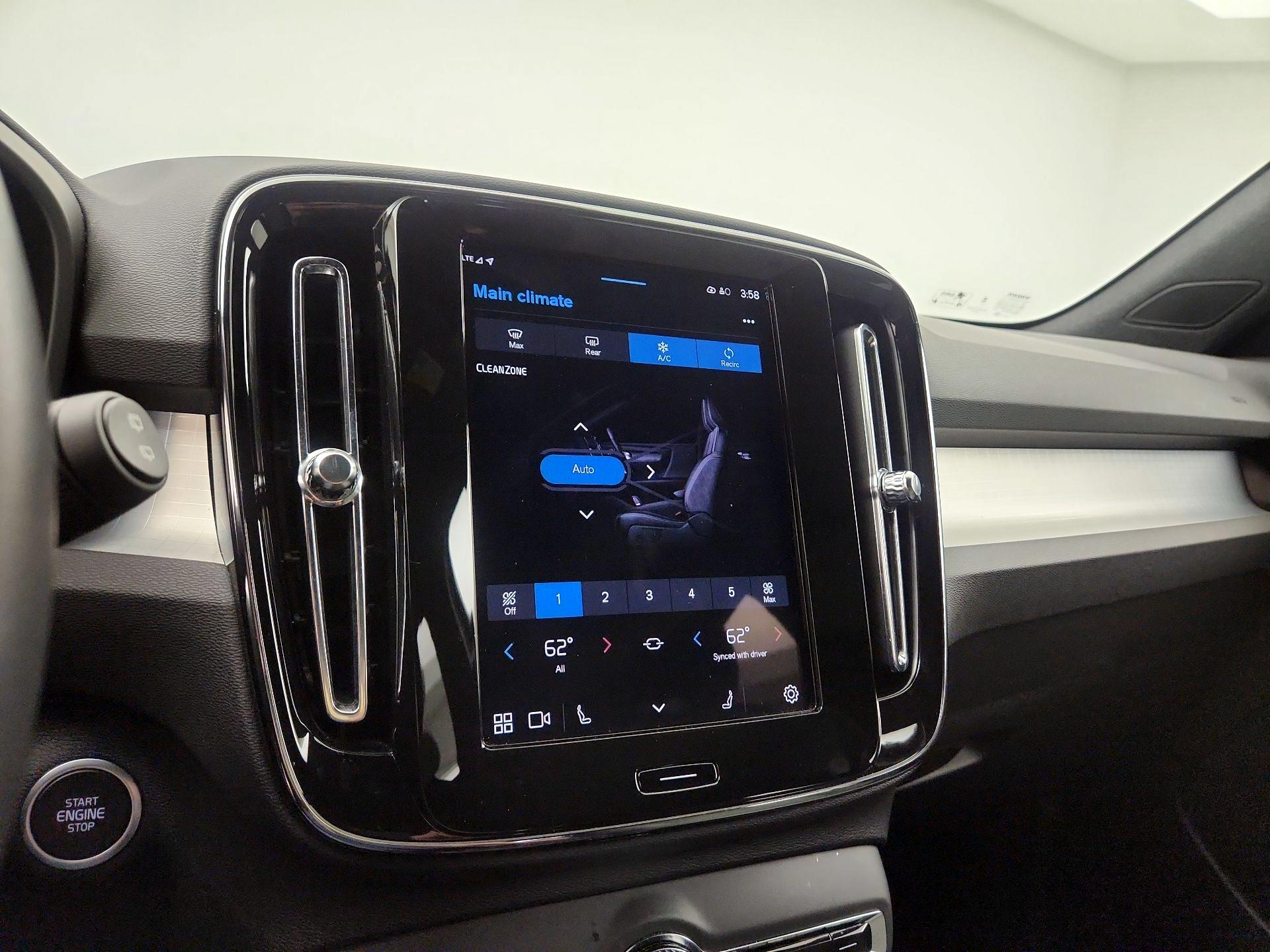 Thumbnail: 2025 Volvo XC40 - 13