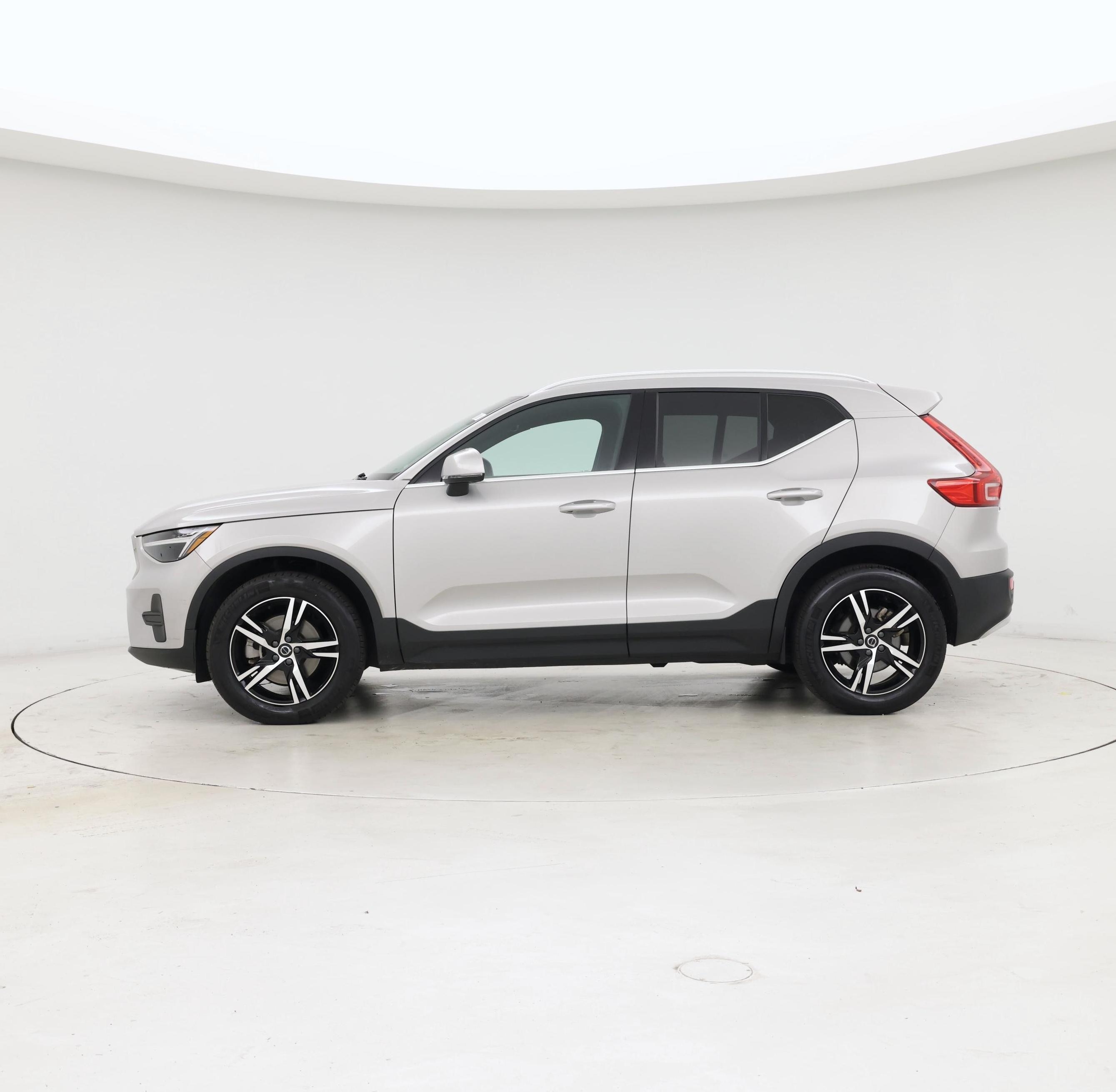 Thumbnail: 2025 Volvo XC40 - 3