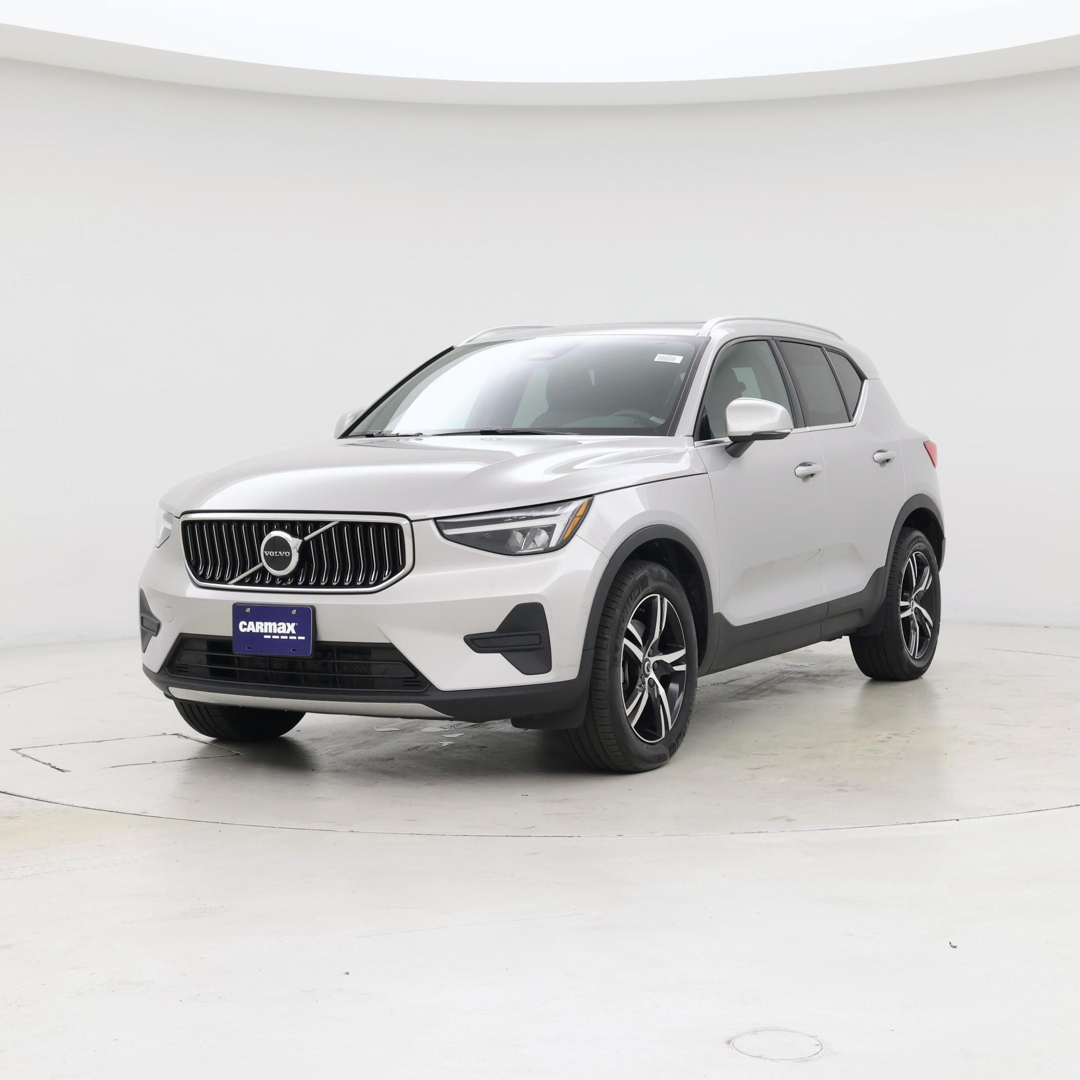 Thumbnail: 2025 Volvo XC40 - 4
