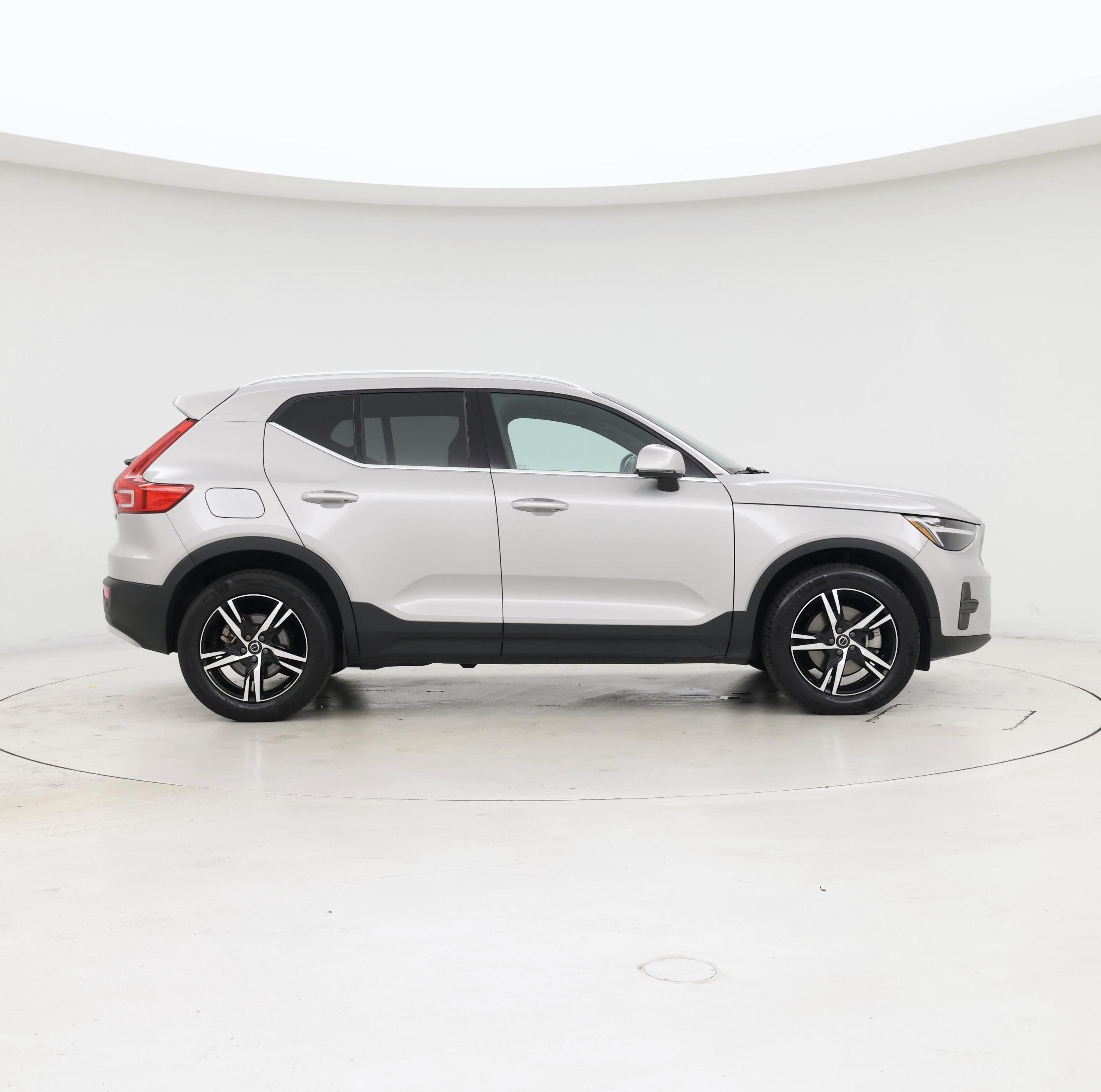 Thumbnail: 2025 Volvo XC40 - 7
