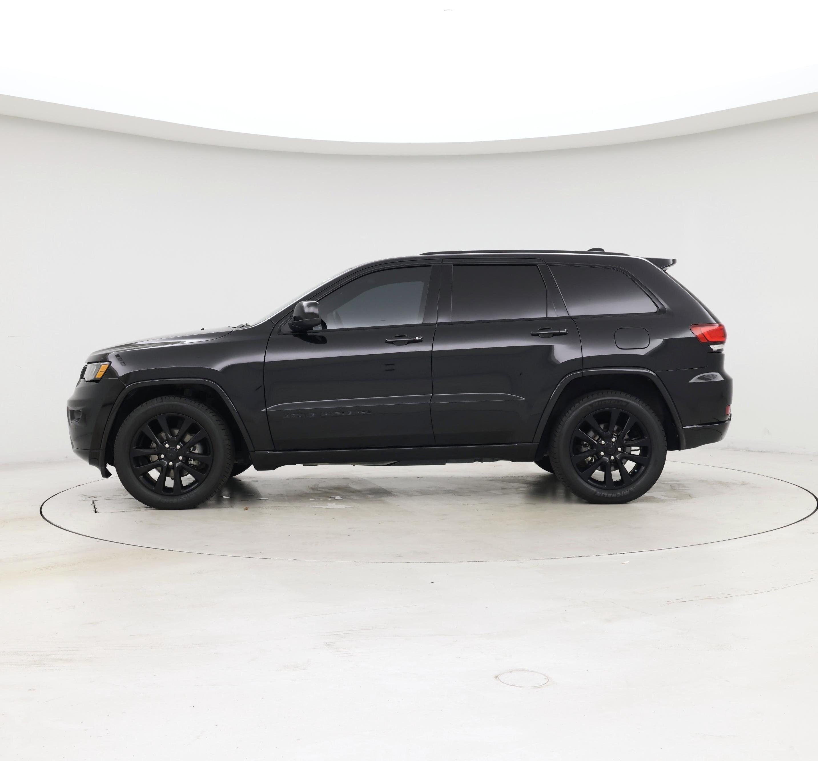 Thumbnail: 2017 Jeep Grand Cherokee - 3