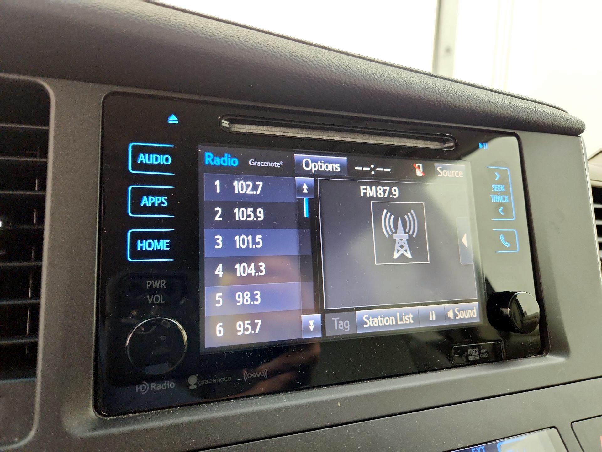 Thumbnail: 2016 Toyota Sienna - 16