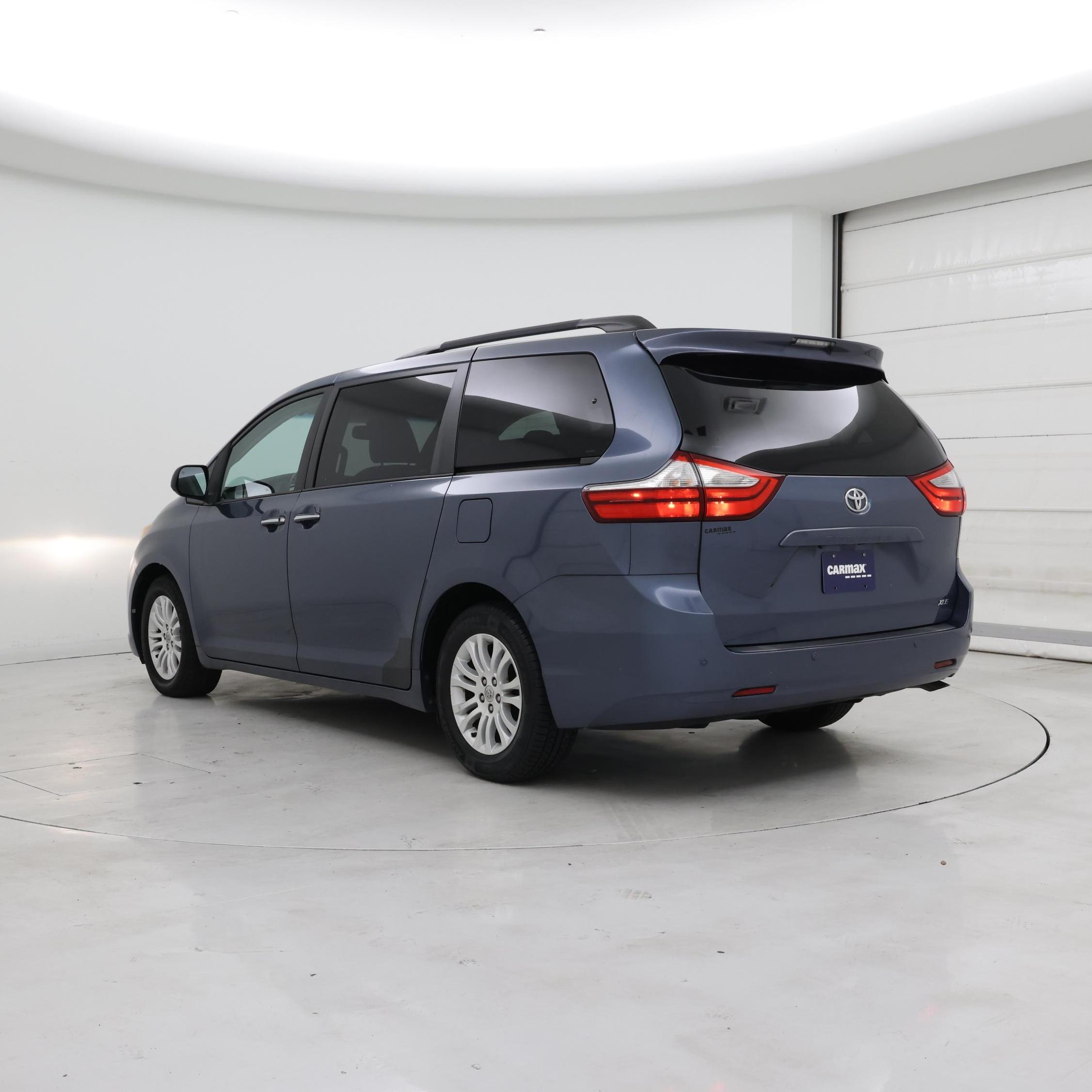 Thumbnail: 2016 Toyota Sienna - 2