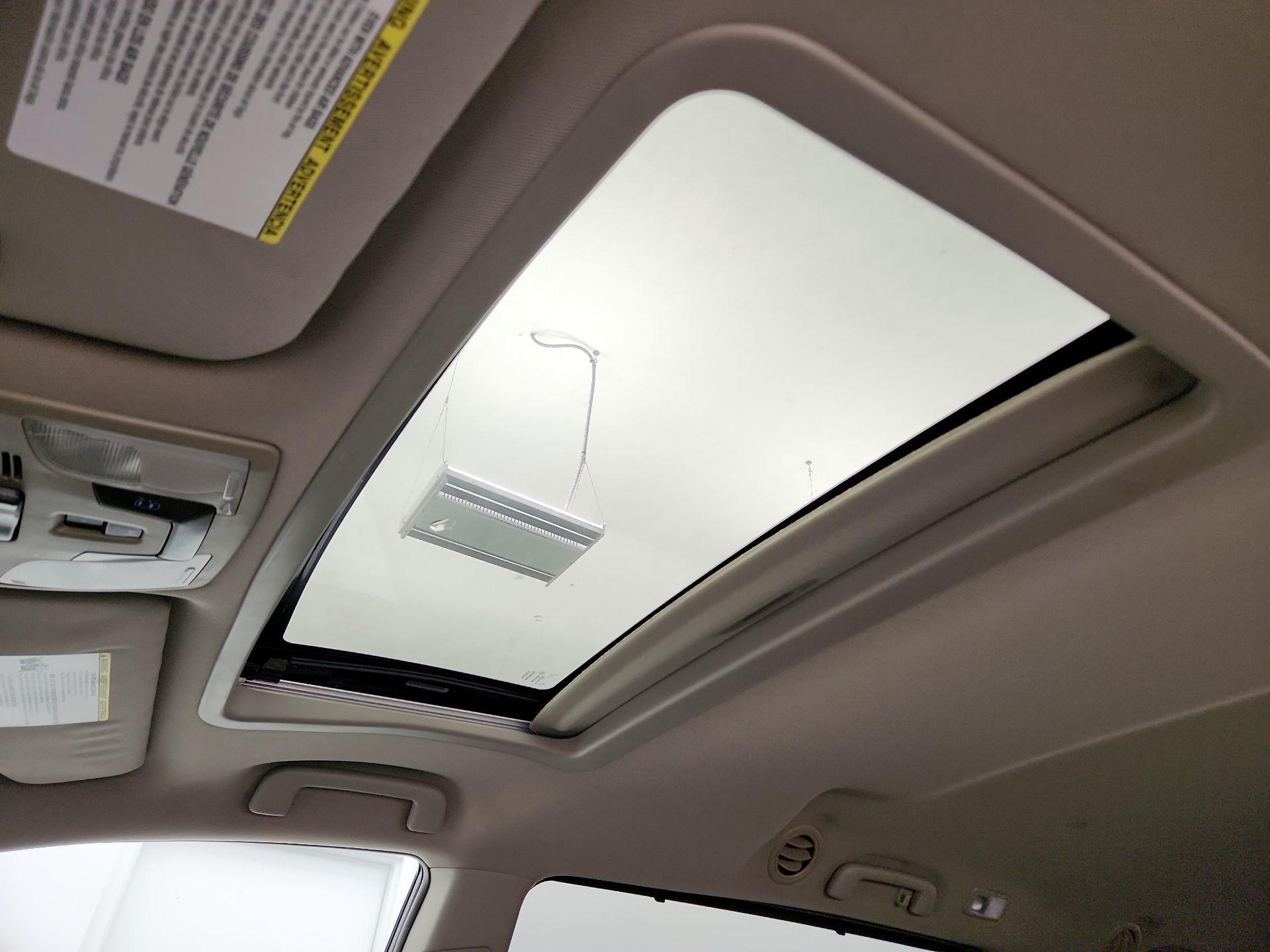 Thumbnail: 2016 Toyota Sienna - 20