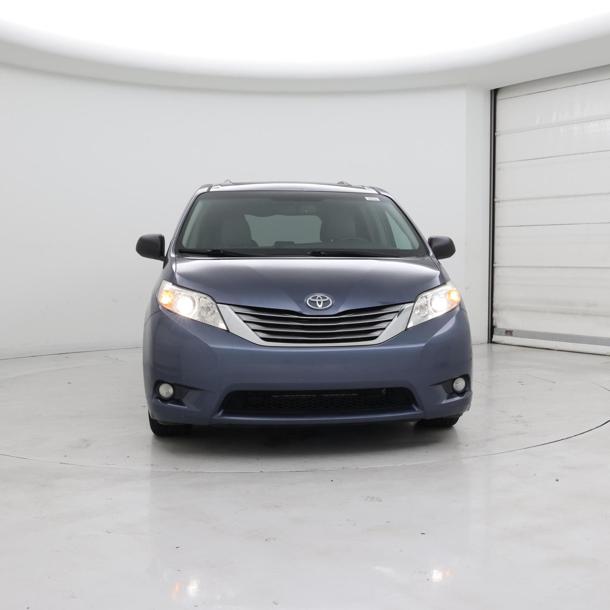 Thumbnail: 2016 Toyota Sienna - 5