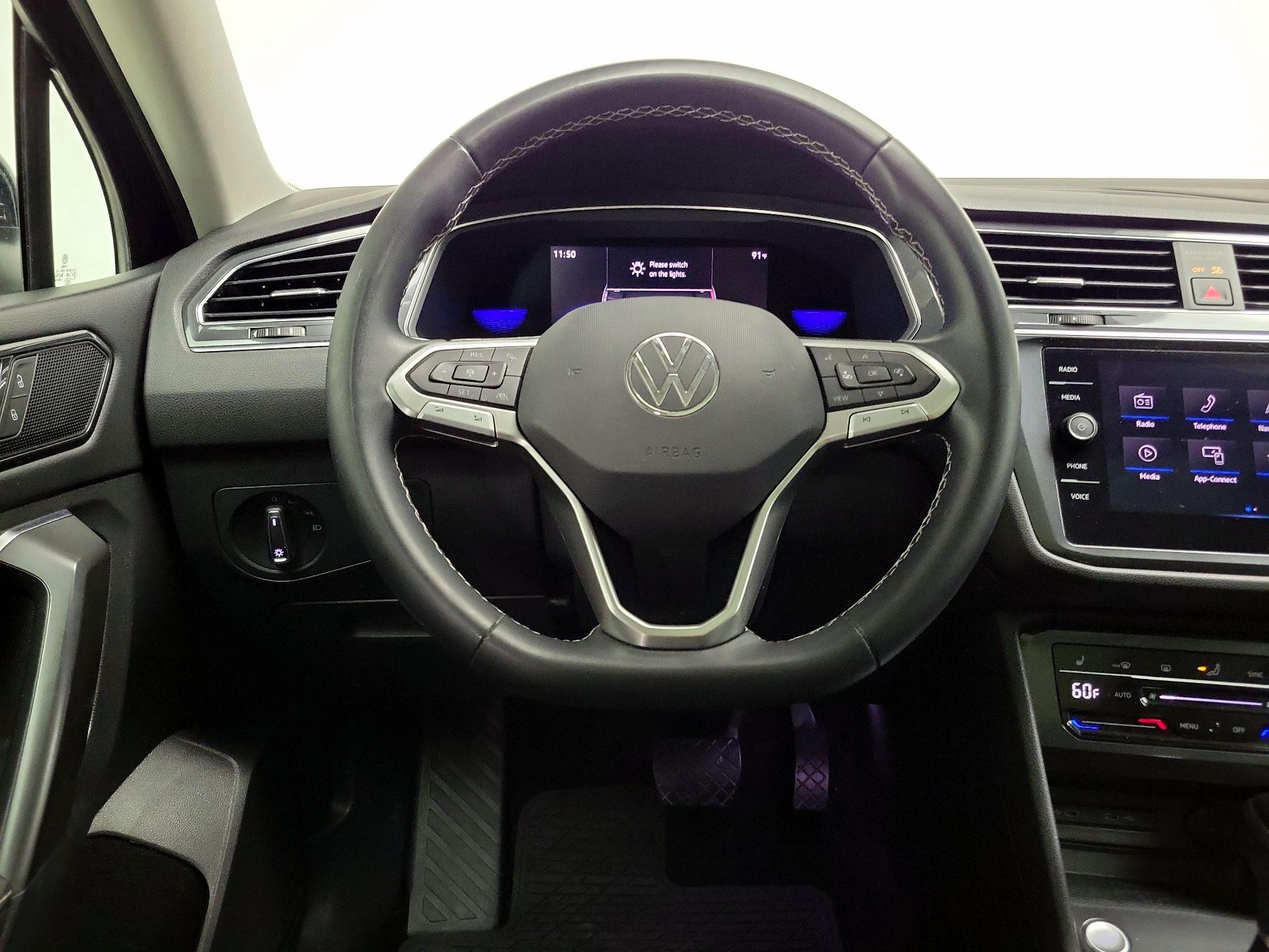 Thumbnail: 2022 Volkswagen Tiguan - 10