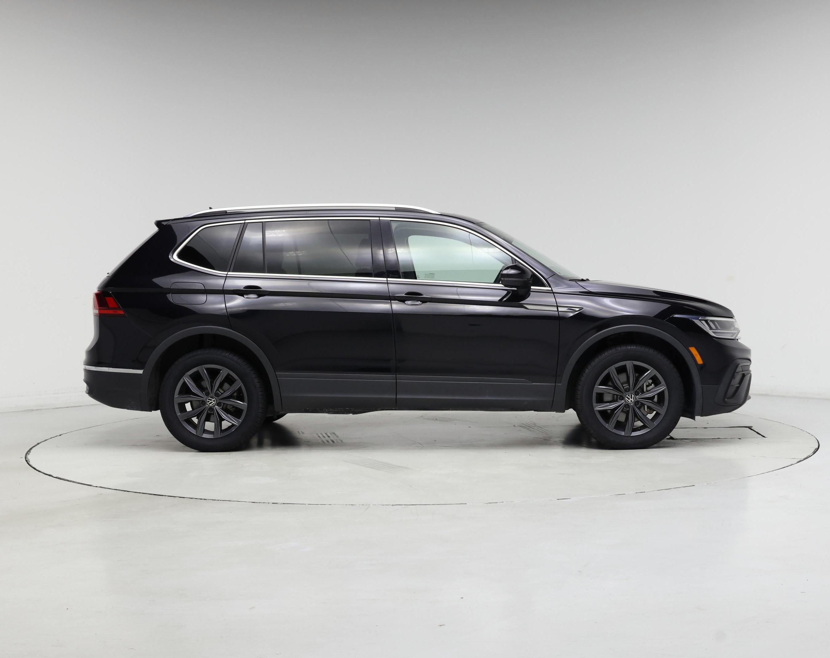 Thumbnail: 2022 Volkswagen Tiguan - 7